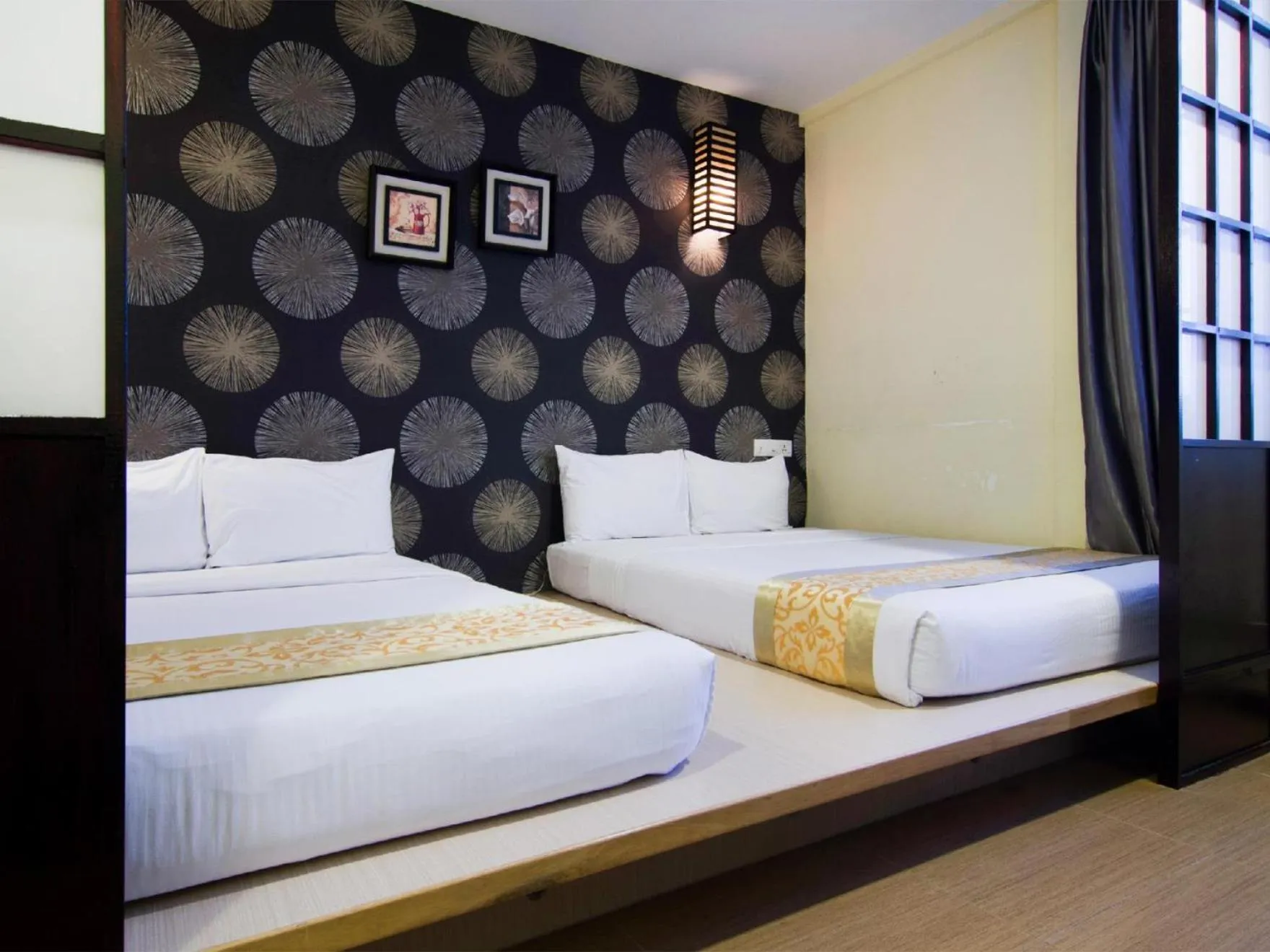 Bathroom, Bed in Eight Days Boutique Hotel - Mount Austin