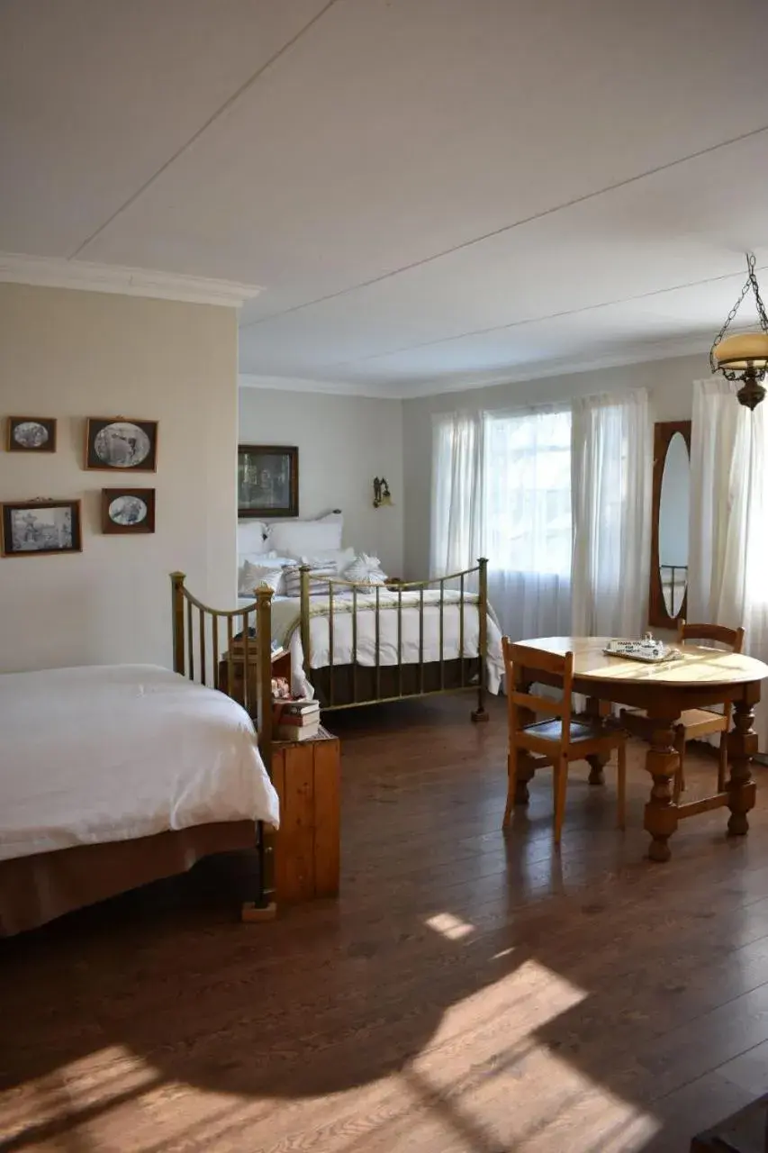 Triple Room with Private Bathroom in Makoadi Farms Guesthouse Triple Room with Private Bathroom in Makoadi Farms Guesthouse