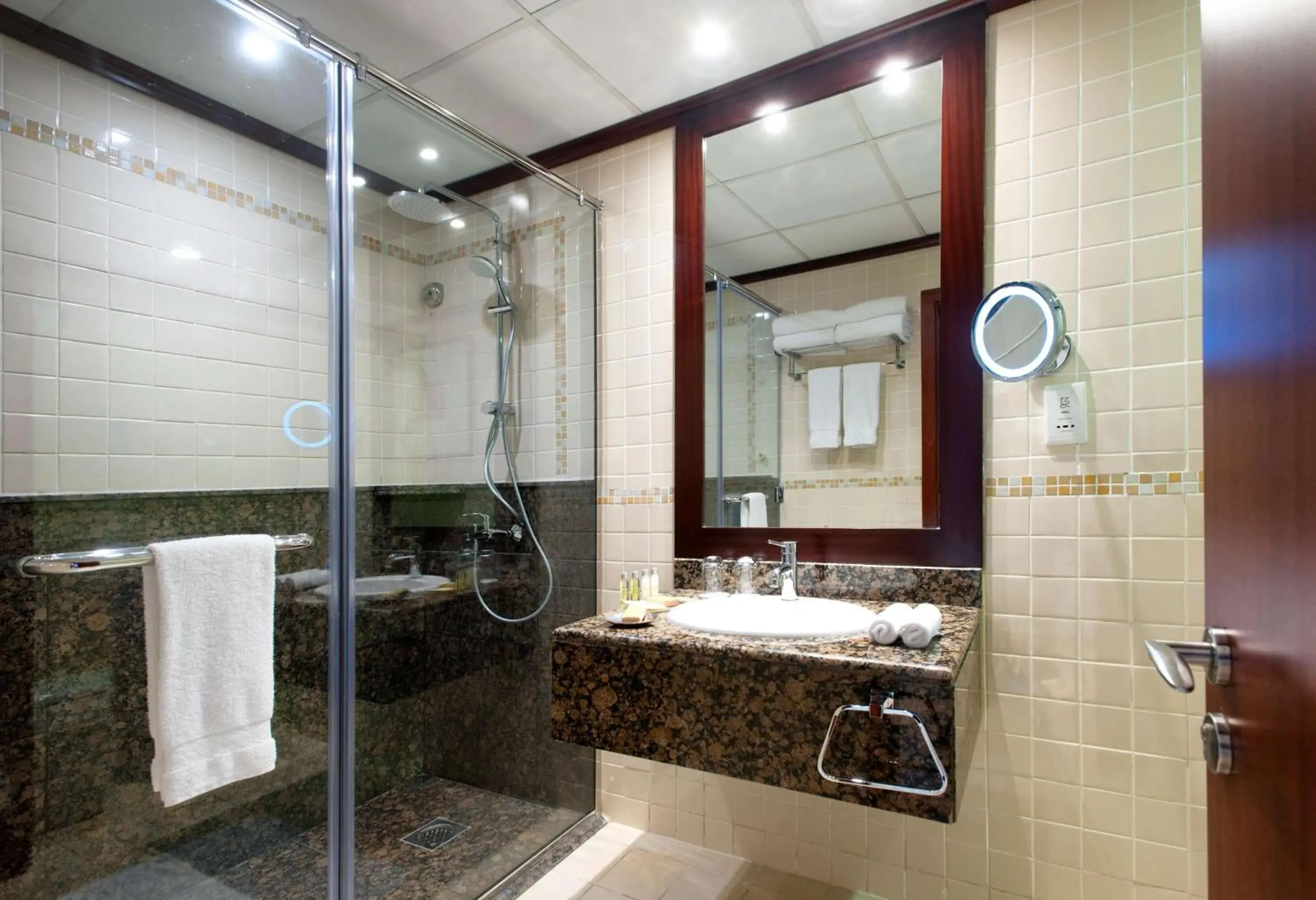 Three-Bedroom Family Suite With Balcony in Hilton Dubai The Walk Three-Bedroom Family Suite With Balcony in Hilton Dubai The Walk