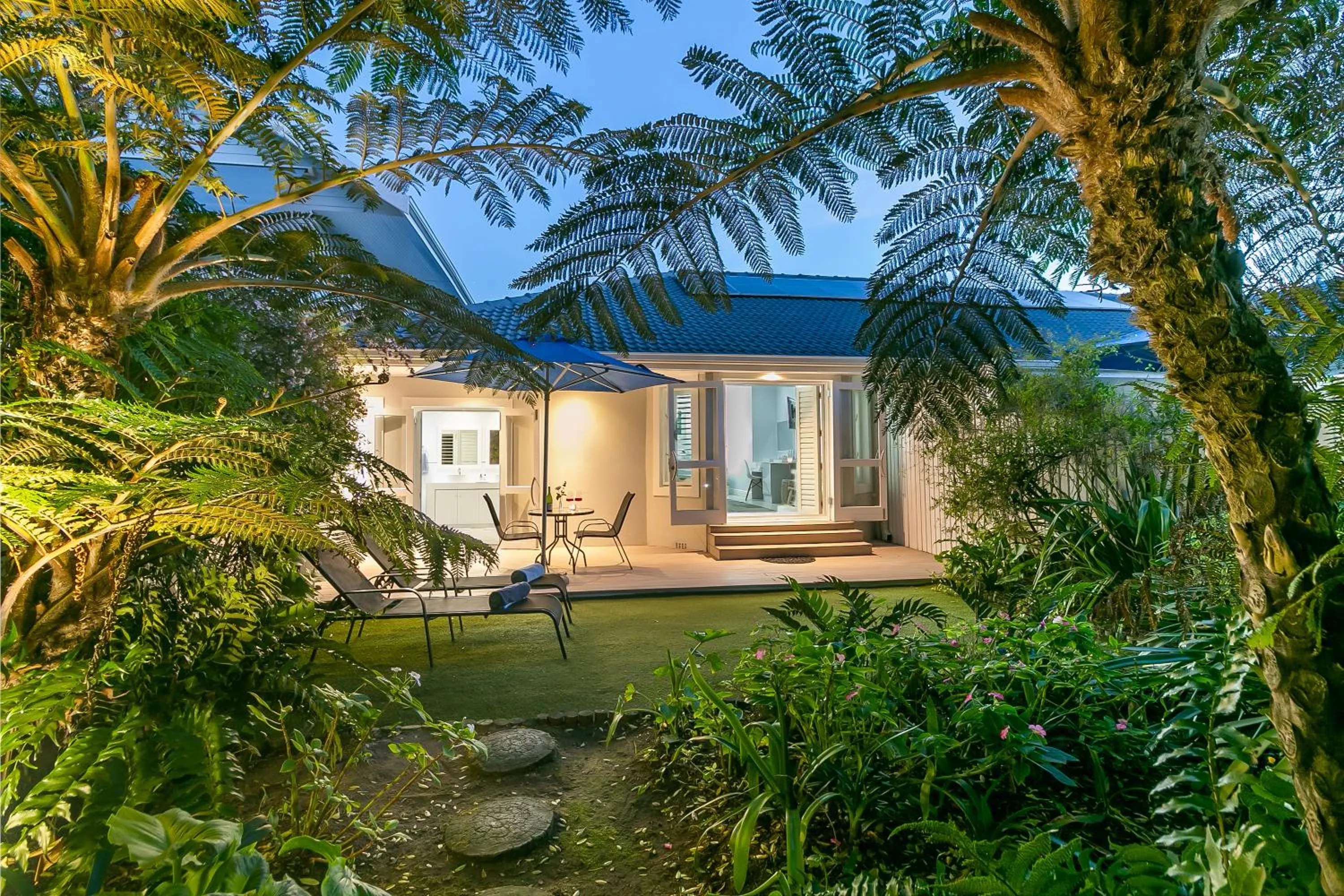 Patio in One on Bollard