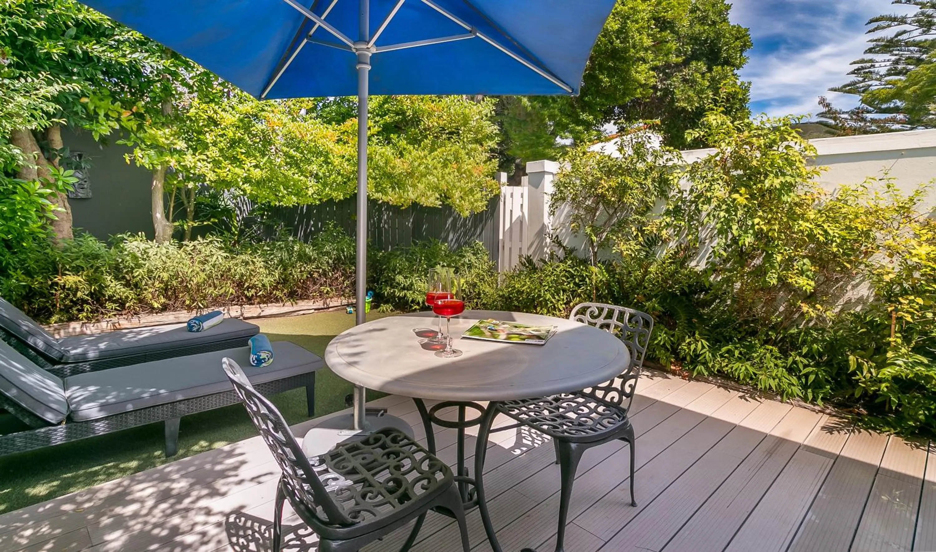 Patio in One on Bollard