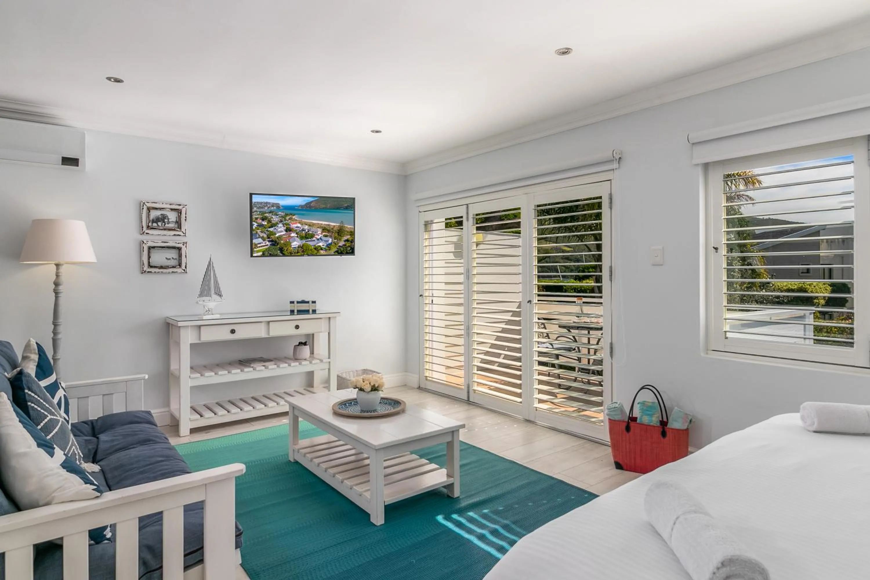 TV and multimedia, Bed in One on Bollard