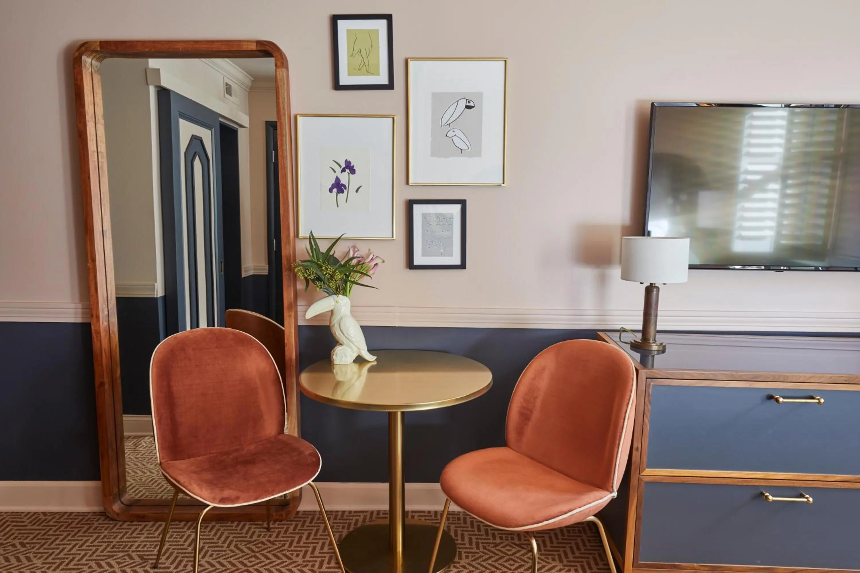 Seating area in The Oliver Hotel Knoxville, by Oliver