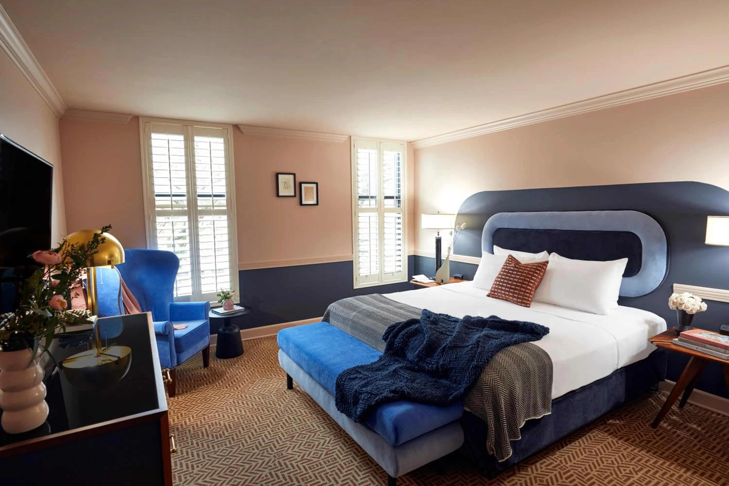 Photo of the whole room, Bed in The Oliver Hotel Knoxville, by Oliver