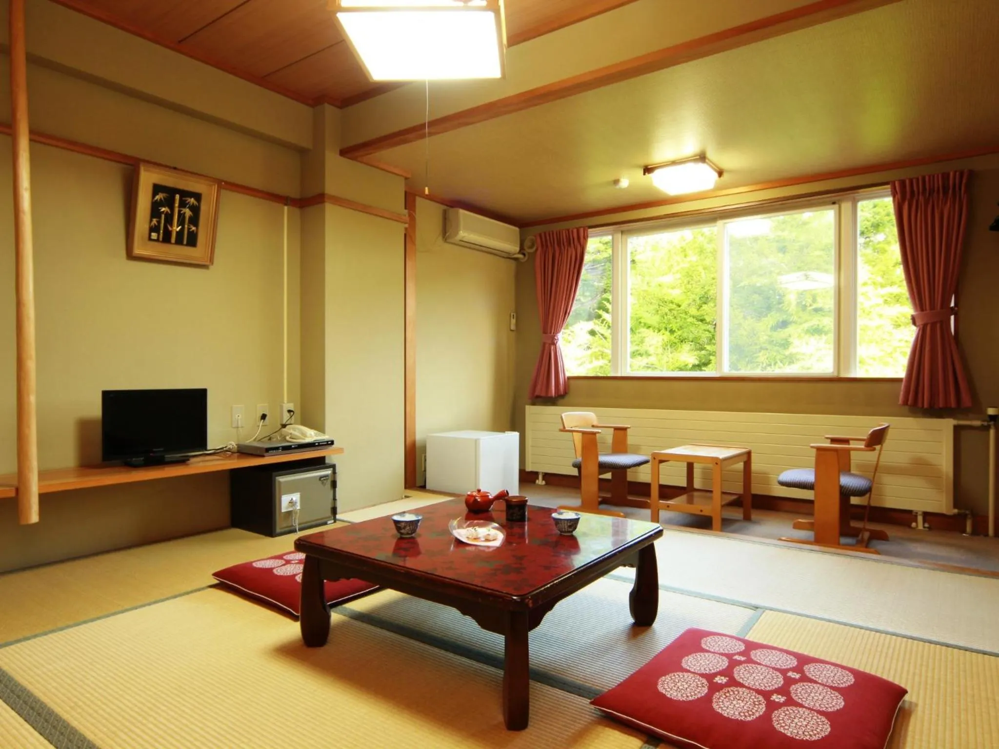 Photo of the whole room in Hotel Sunny Valley