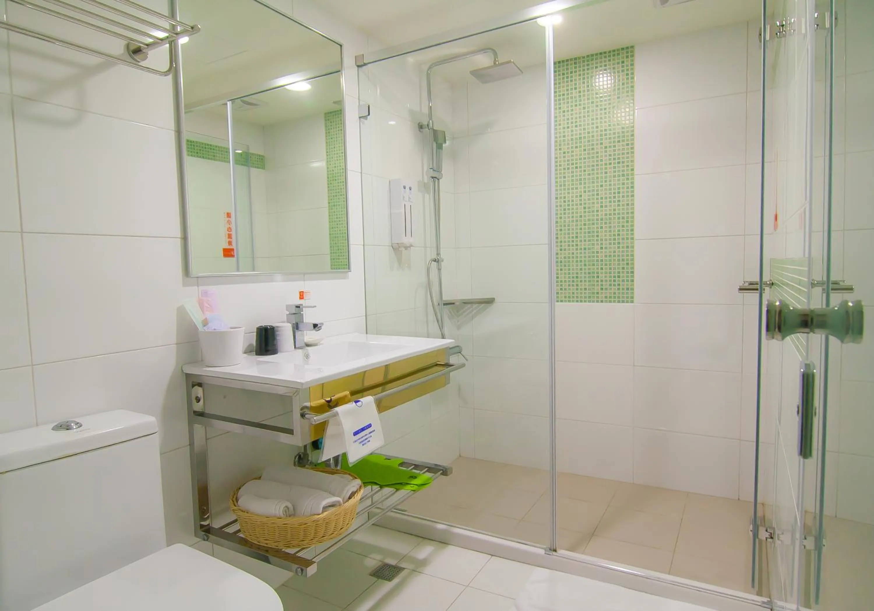 Shower in Legend Hotel Kaohsiung Liuhe