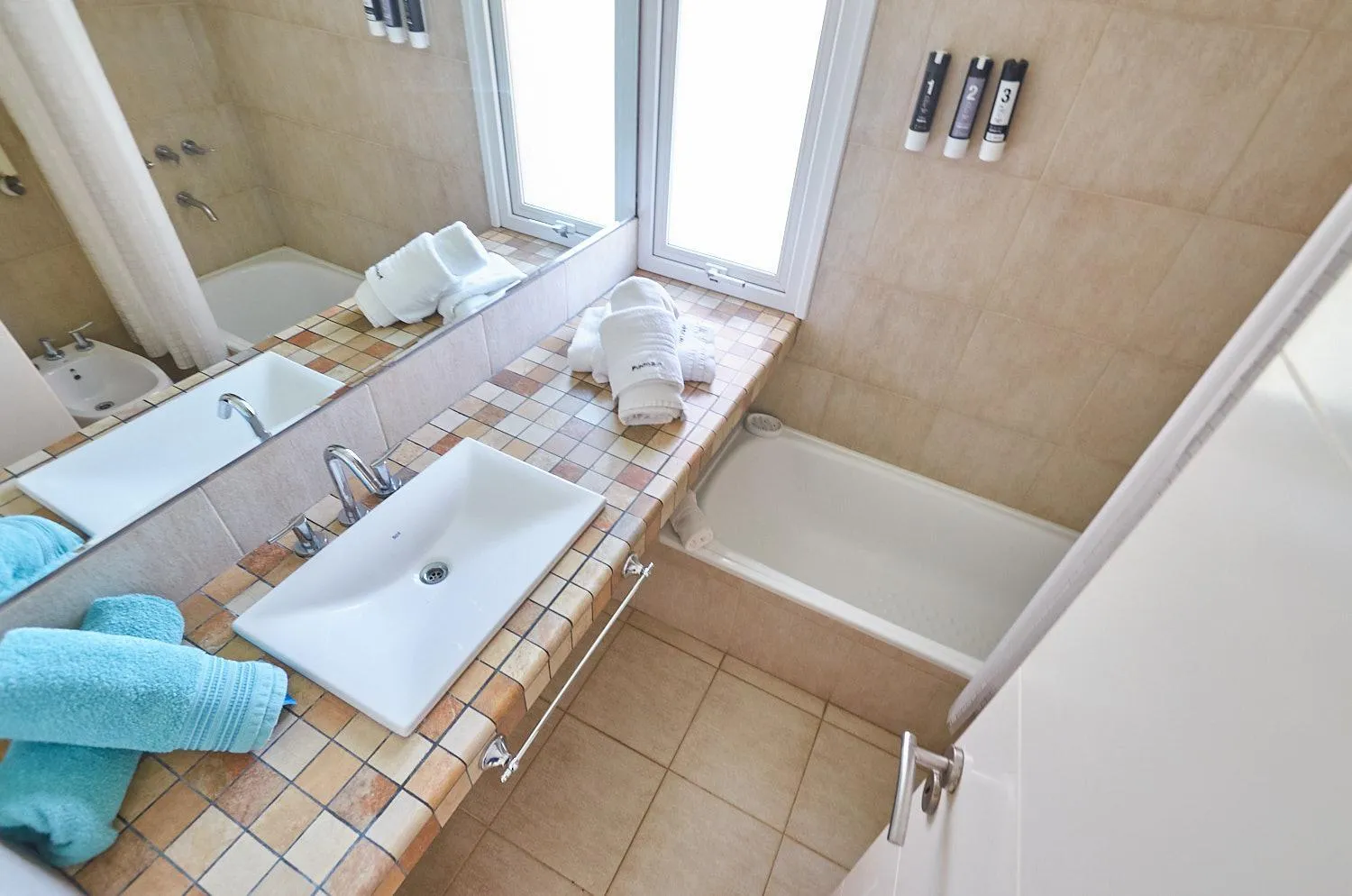 Bathroom, Bed in Punto Playa