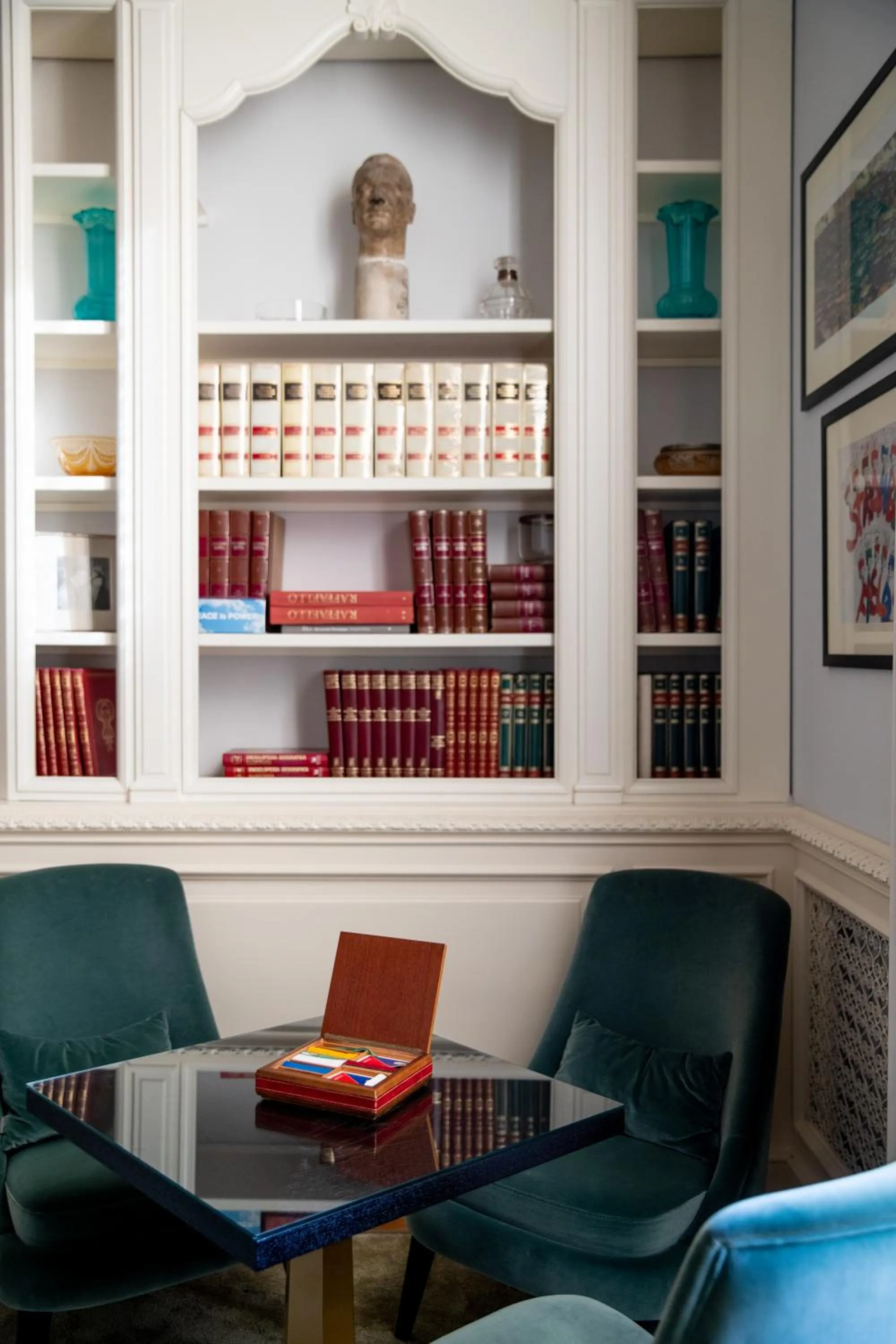 Communal lounge/ TV room in La Fiermontina Palazzo Bozzi Corso Hotel