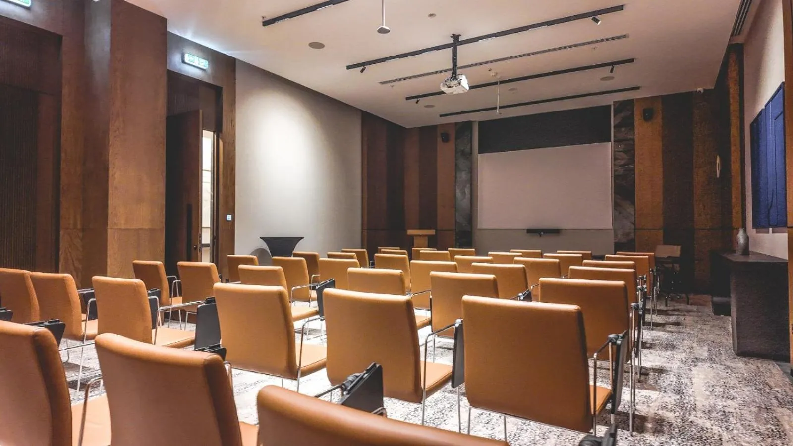 Business facilities in Dosso Dossi Hotels & SPA Golden Horn