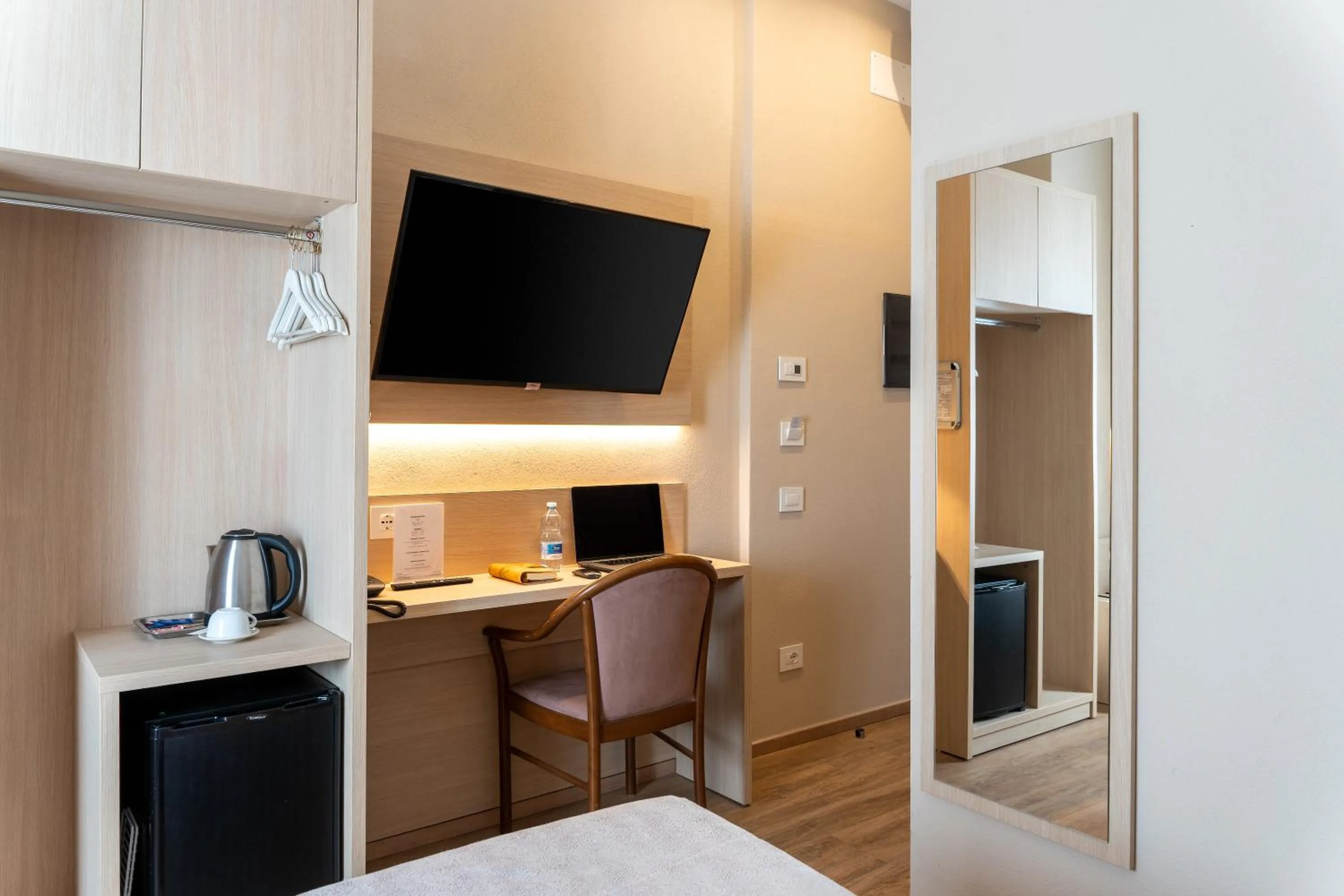 TV and multimedia, Bed in Hotel Victoria