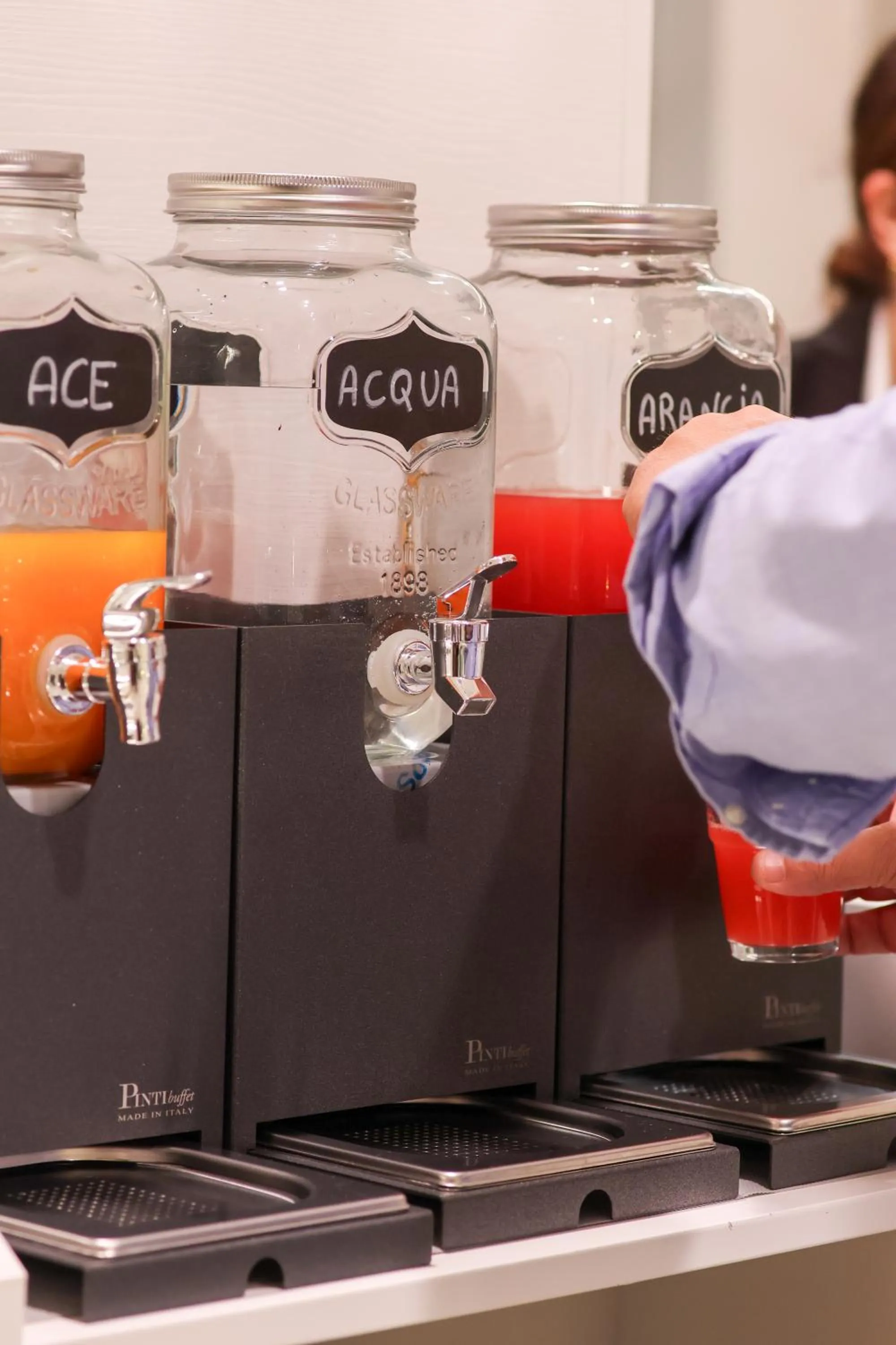 Food and drinks in Hotel Victoria