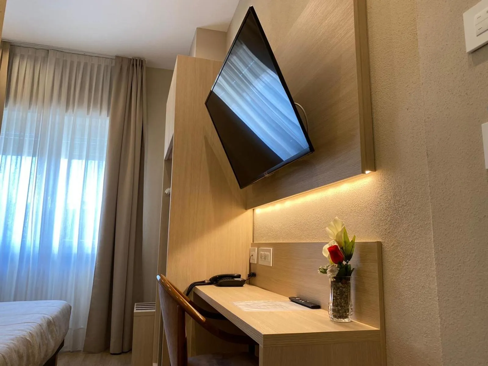 TV and multimedia, Bed in Hotel Victoria