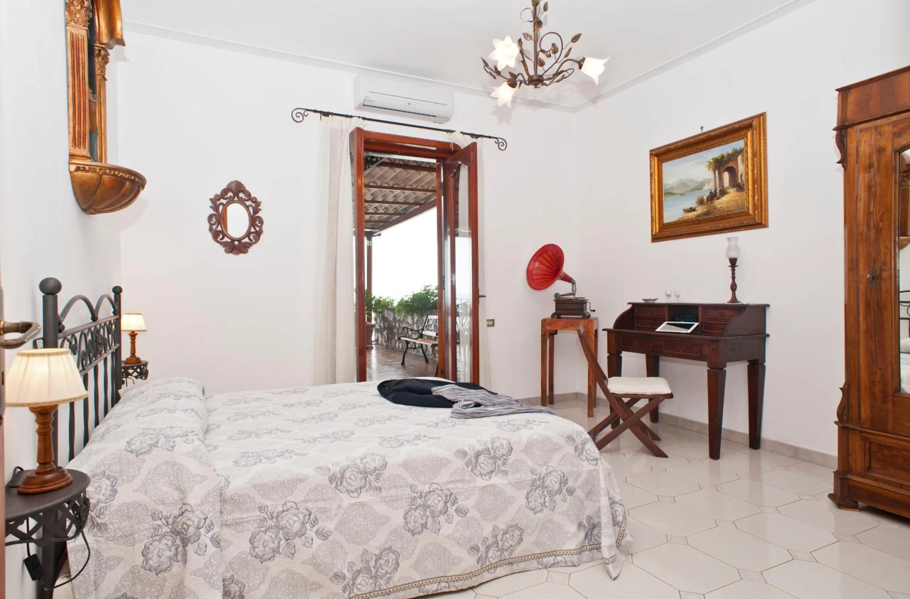 Bedroom in Villa La Roccia - Arienzo