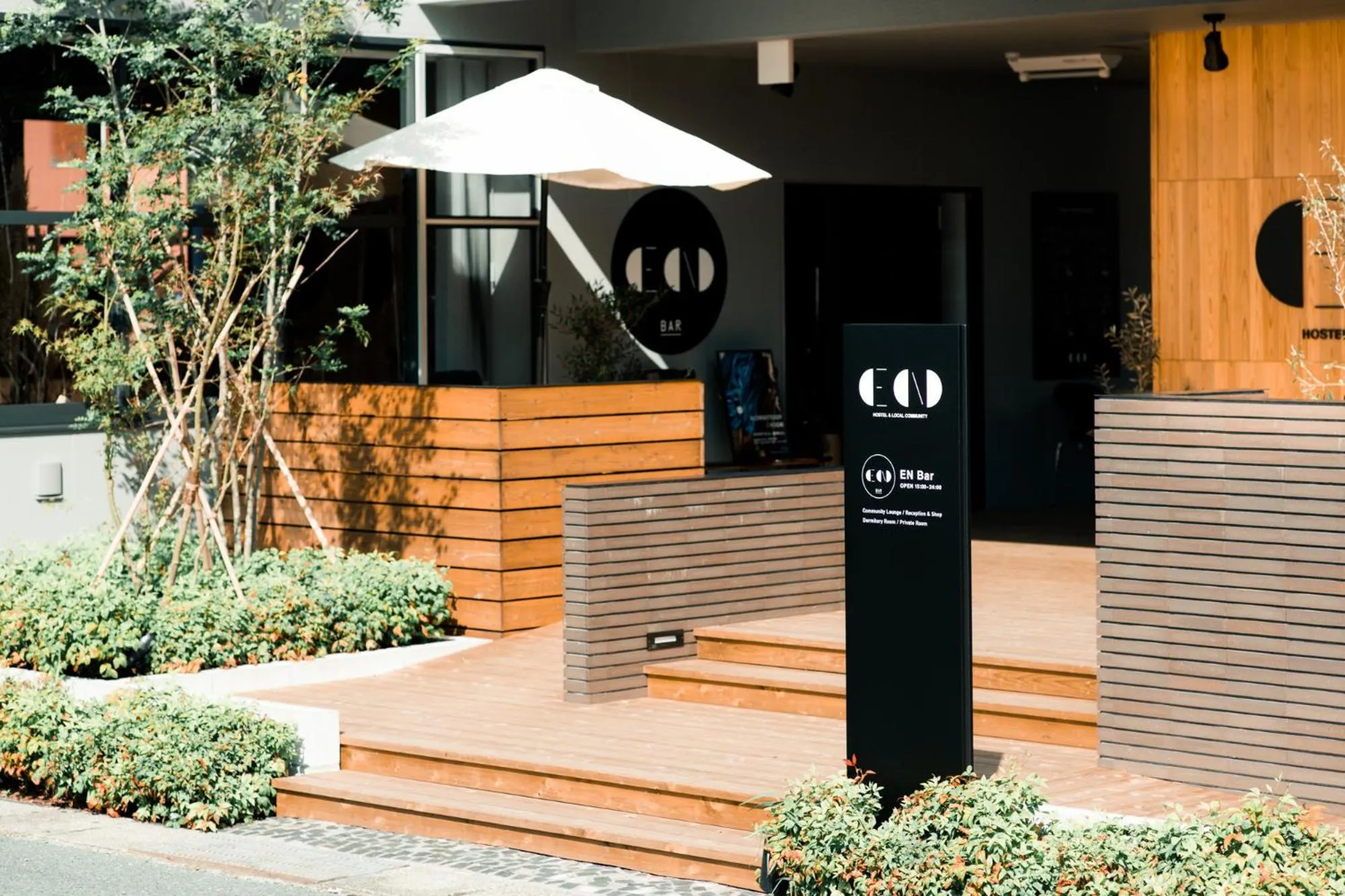 Facade/entrance in EN hostel