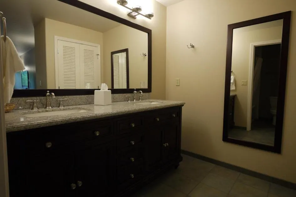 Bathroom in Redwood Hyperion Suites