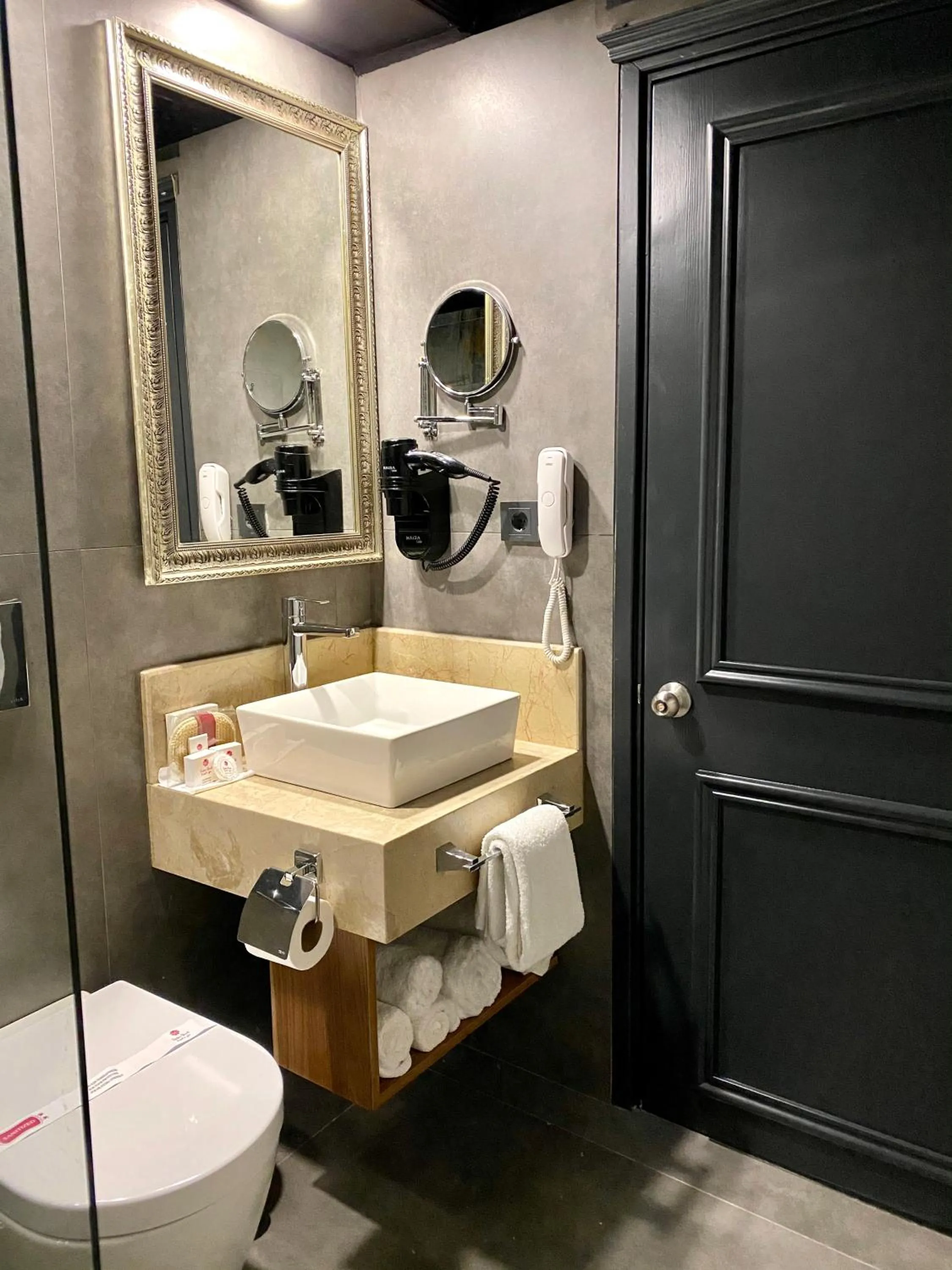 Bathroom in LAUR HOTELS Experience & Elegance