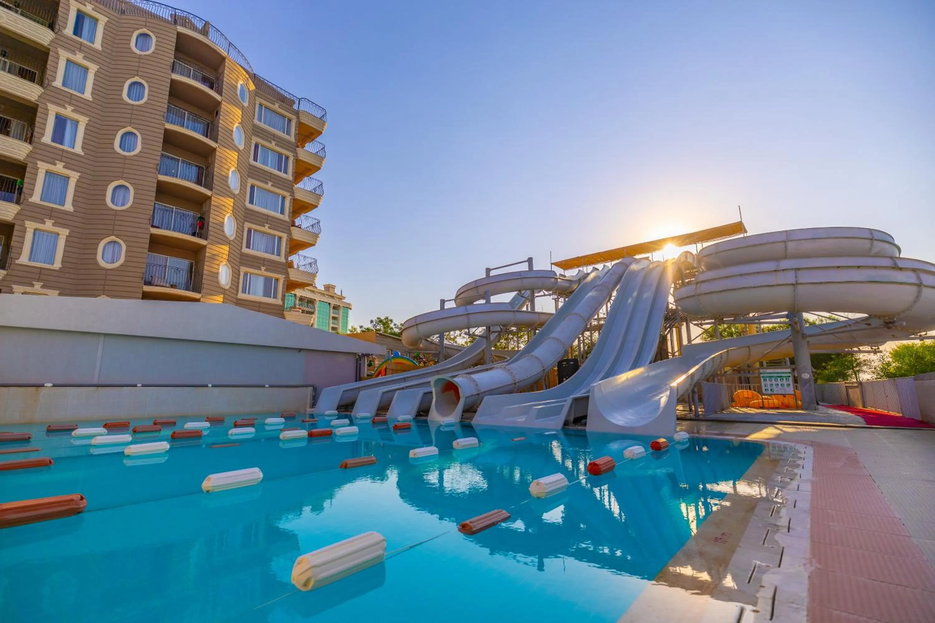 Swimming pool in LAUR HOTELS Experience & Elegance