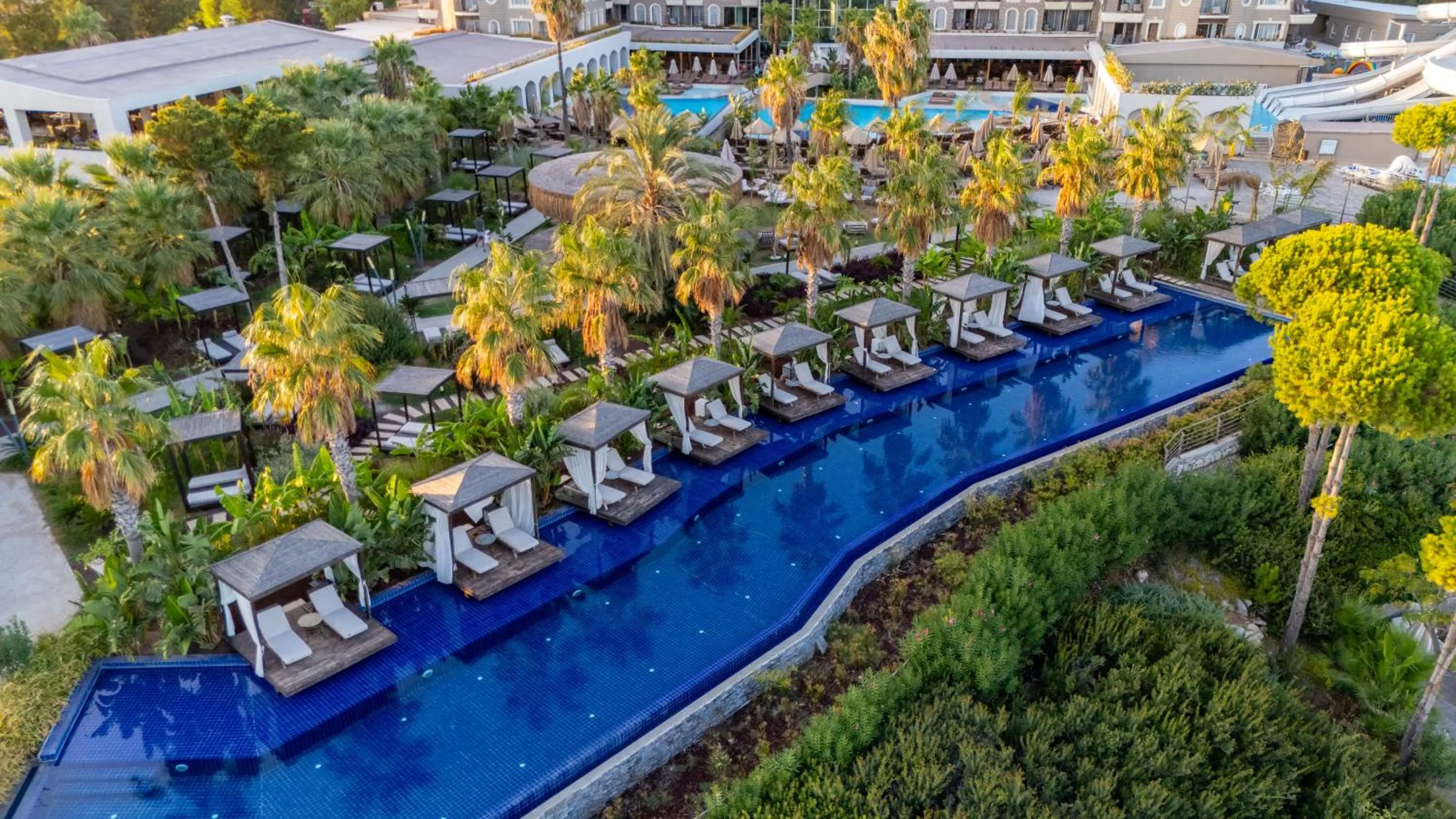 Swimming pool in LAUR HOTELS Experience & Elegance