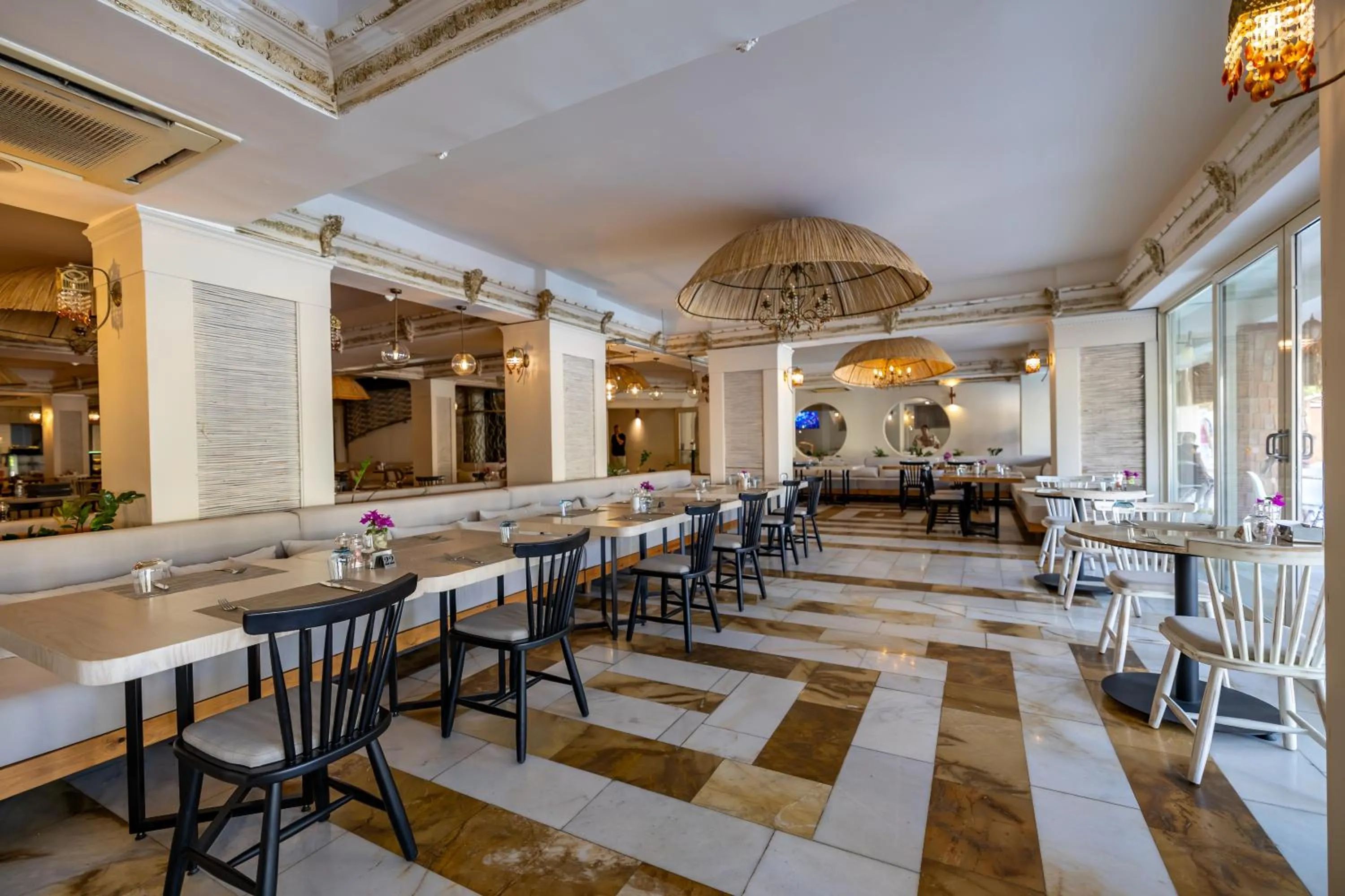 Restaurant/places to eat in LAUR HOTELS Experience & Elegance