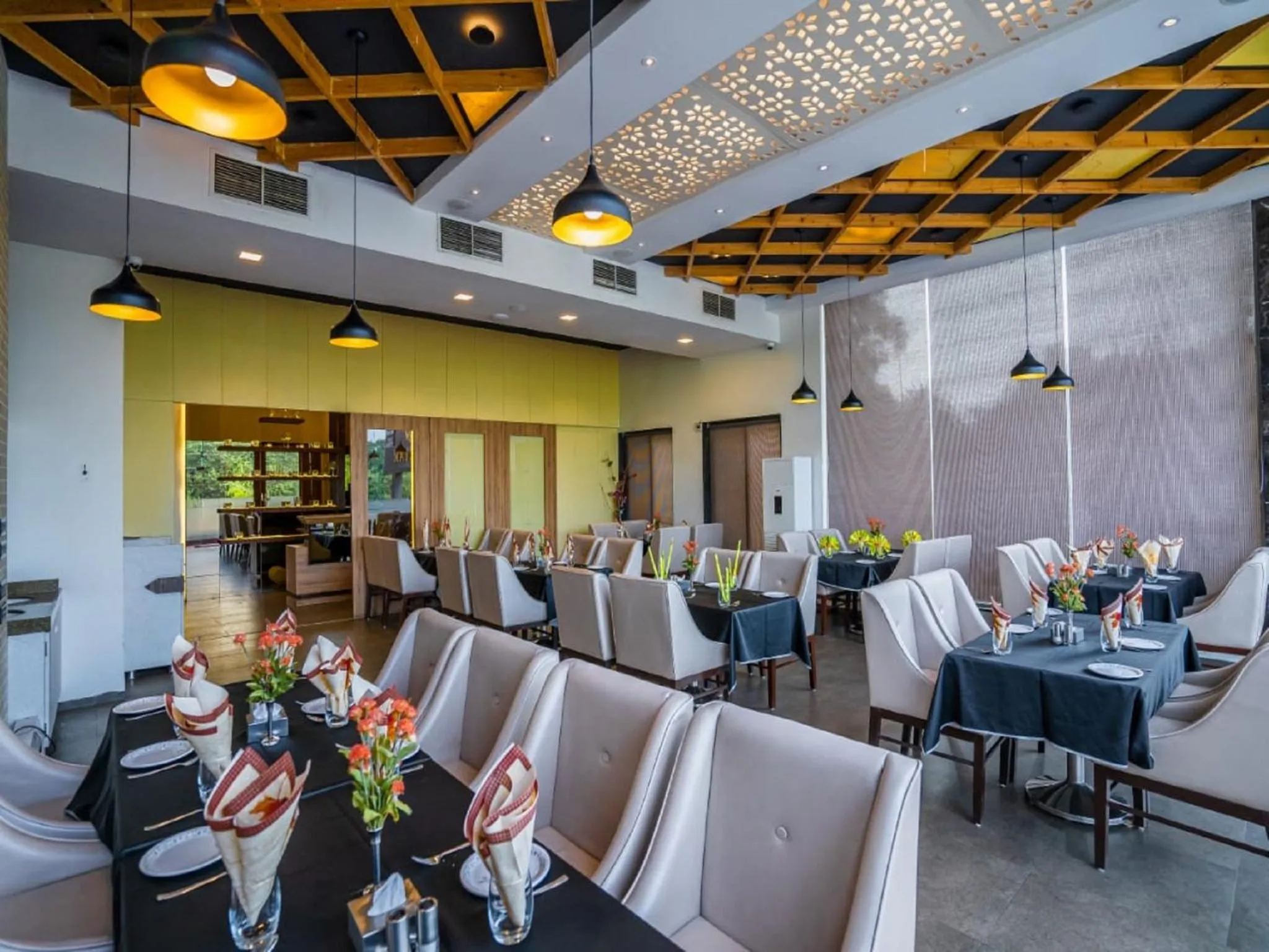 Restaurant/places to eat in V Star