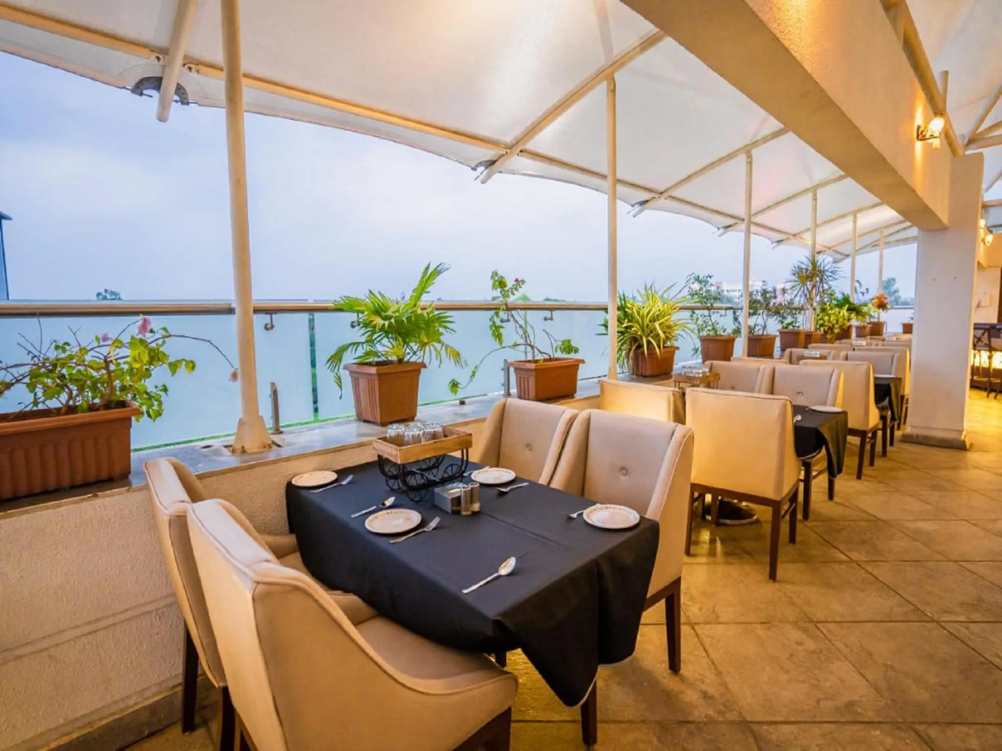 Restaurant/places to eat in V Star