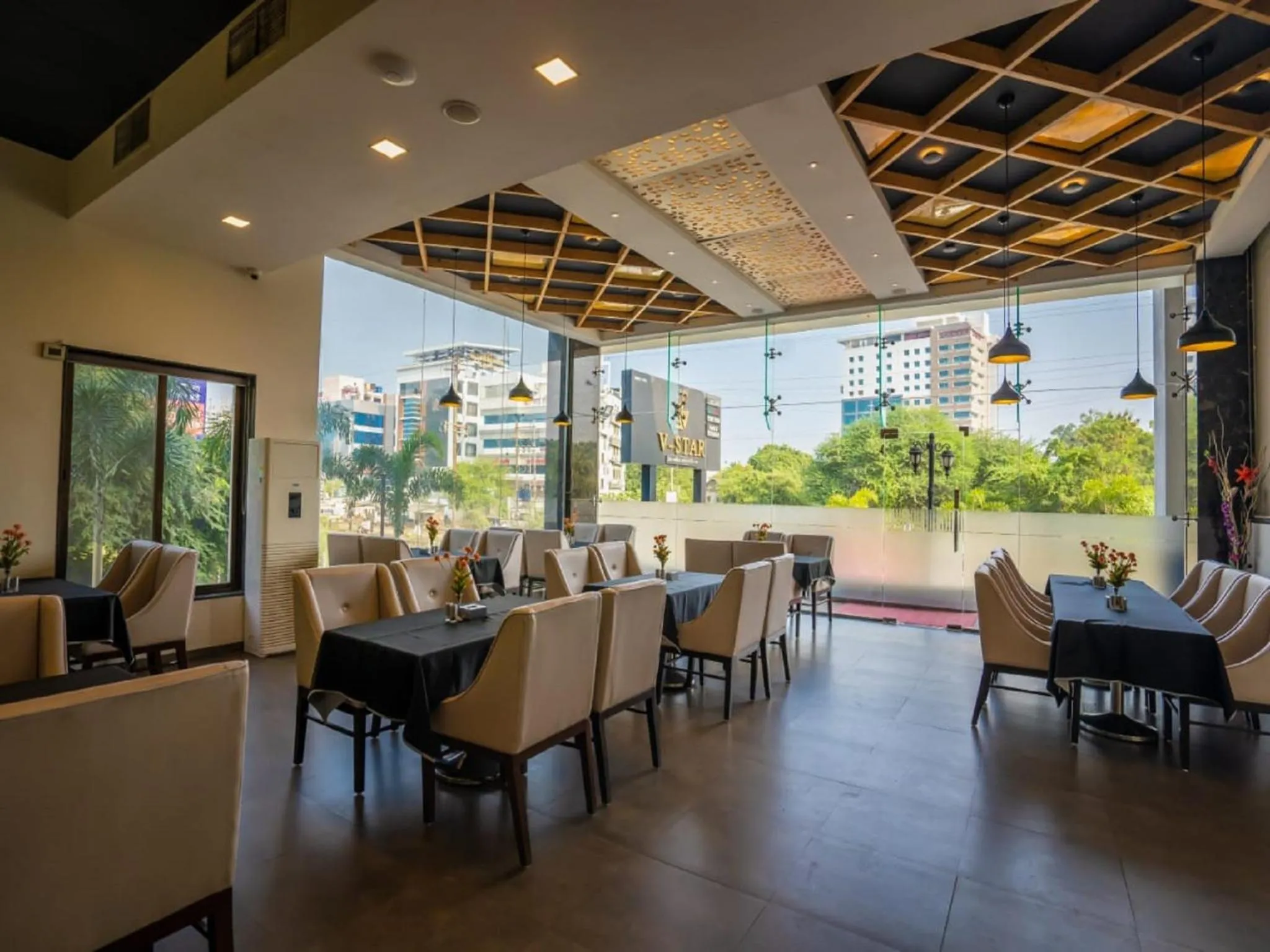 Restaurant/places to eat in V Star