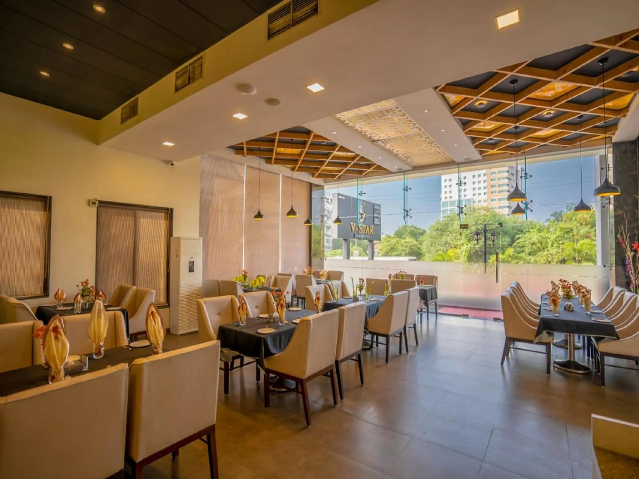 Restaurant/places to eat in V Star