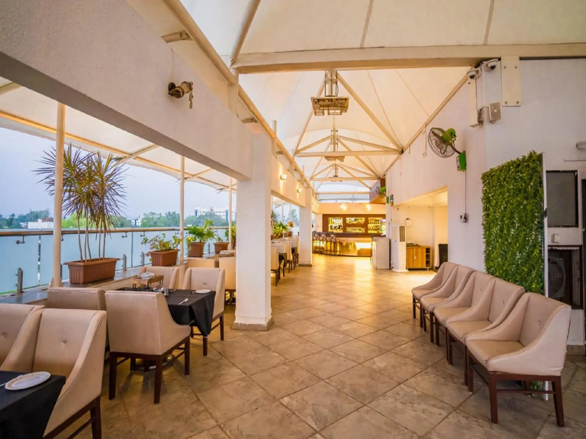 Restaurant/places to eat in V Star