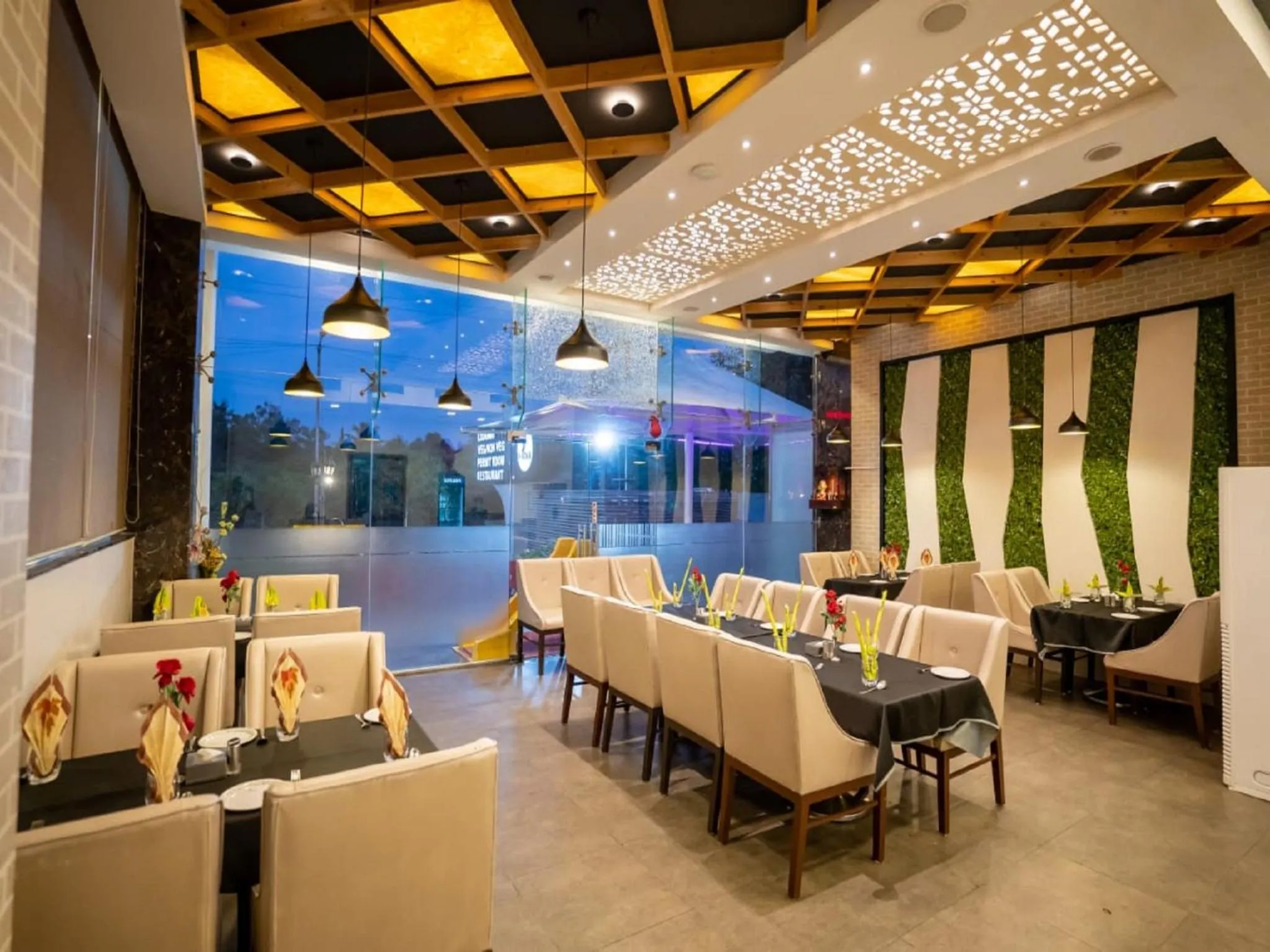 Restaurant/places to eat in V Star