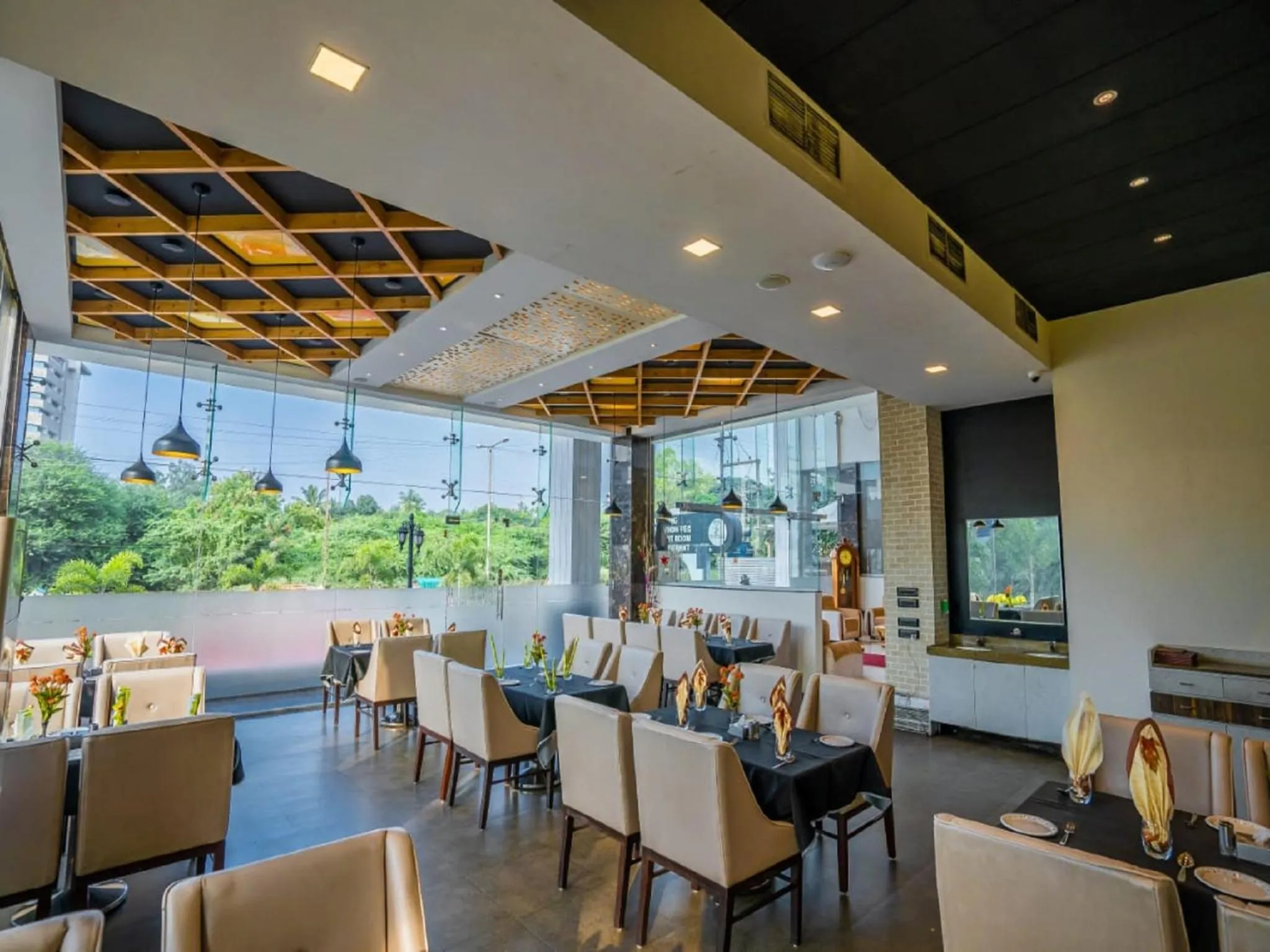 Restaurant/places to eat in V Star