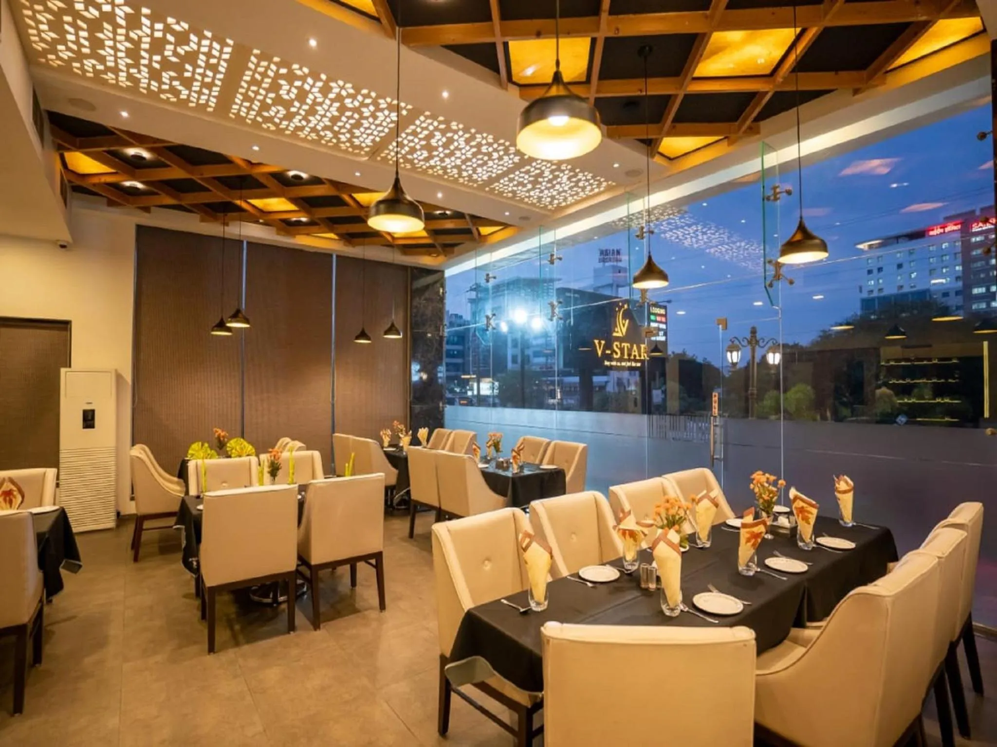 Restaurant/places to eat in V Star