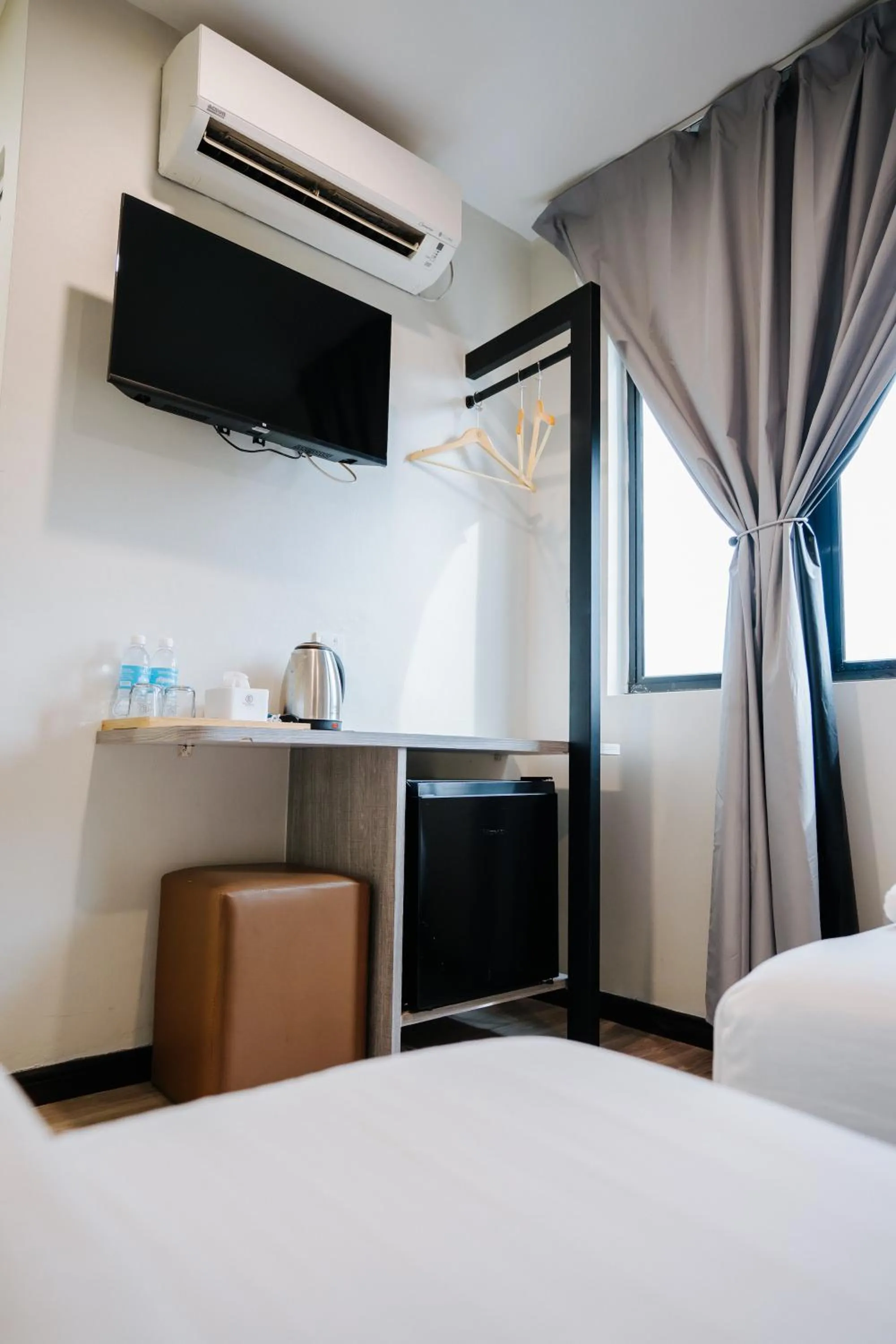 TV and multimedia, Bed in Wangs Hotel Gurney Drive