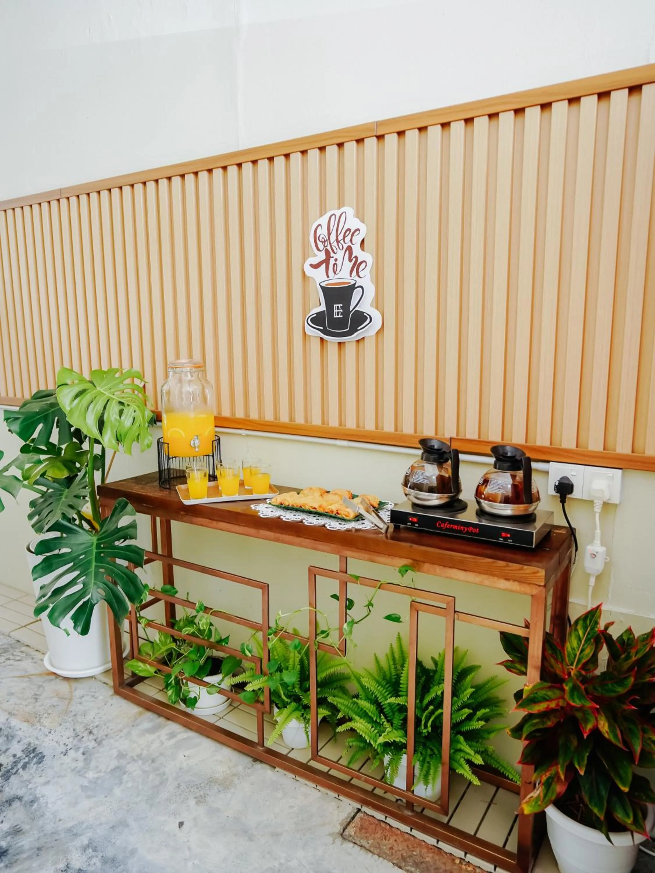 Food and drinks in Wangs Hotel Gurney Drive