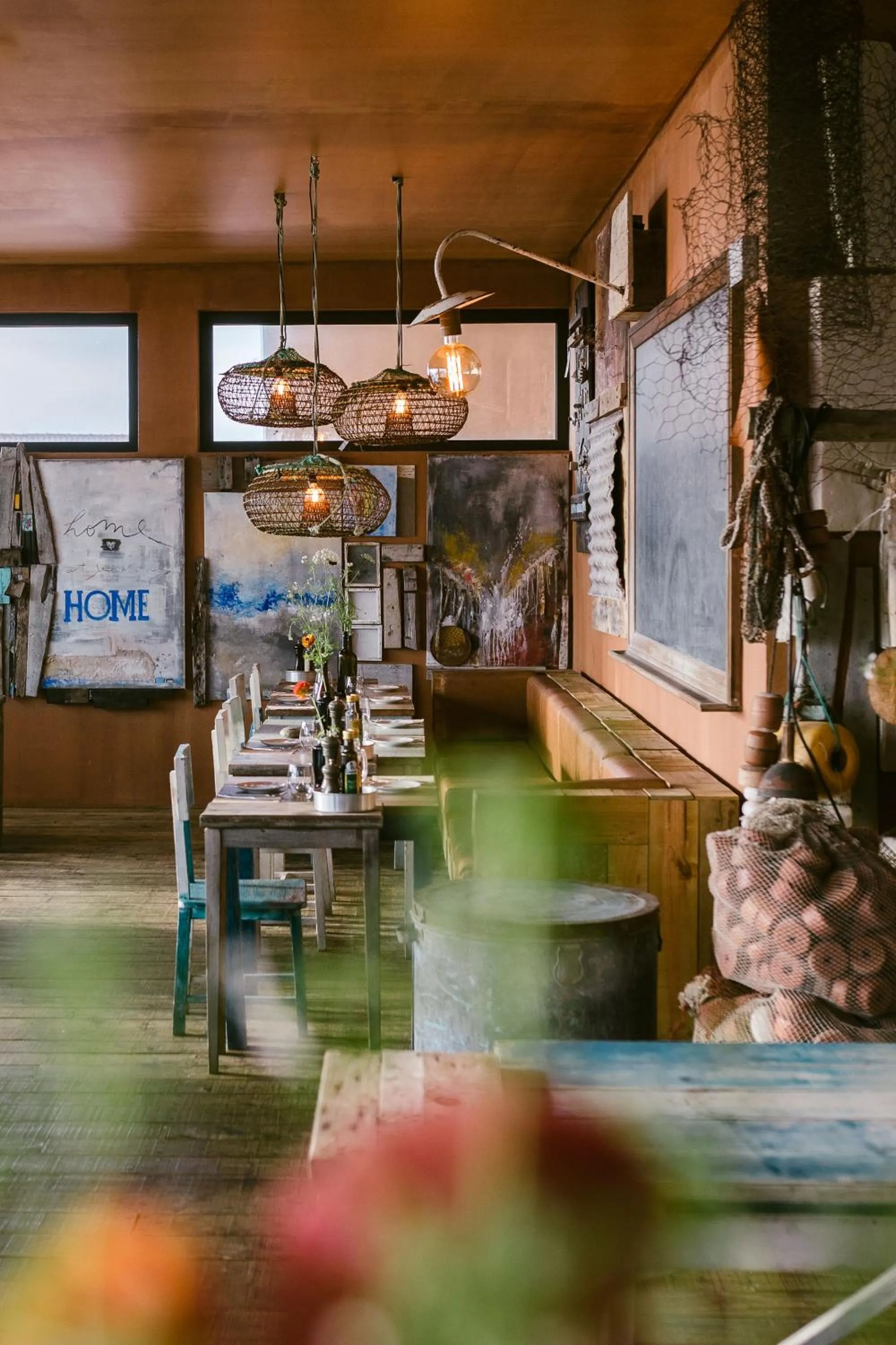 Restaurant/places to eat in Noah Surf House Portugal