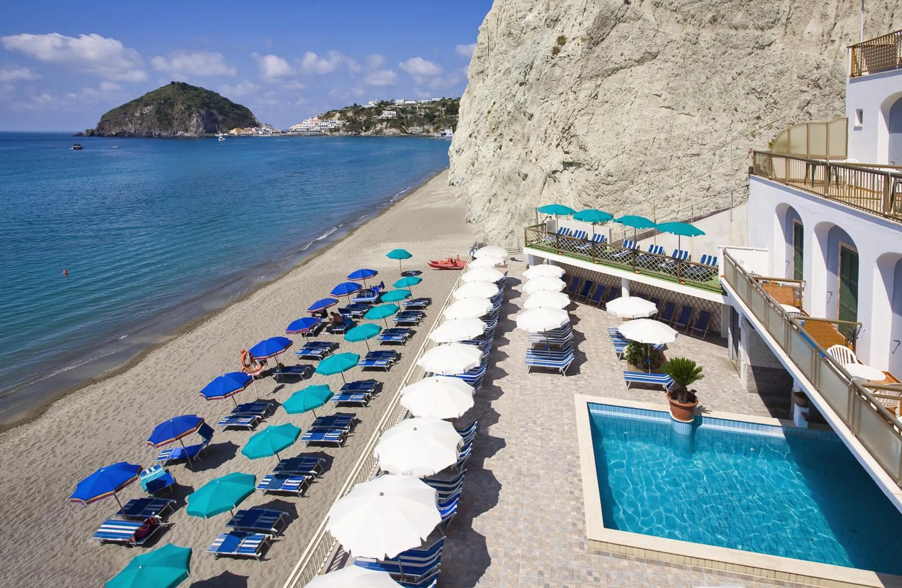 Solarium in Hotel Vittorio Beach Resort