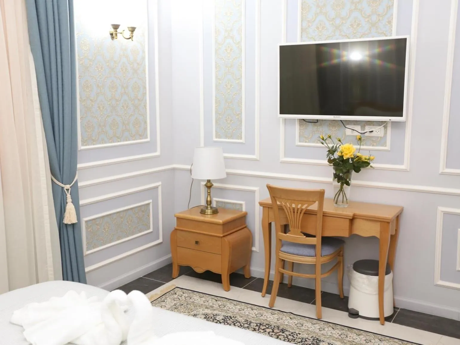 TV and multimedia, Bed in Sergei Palace Hotel