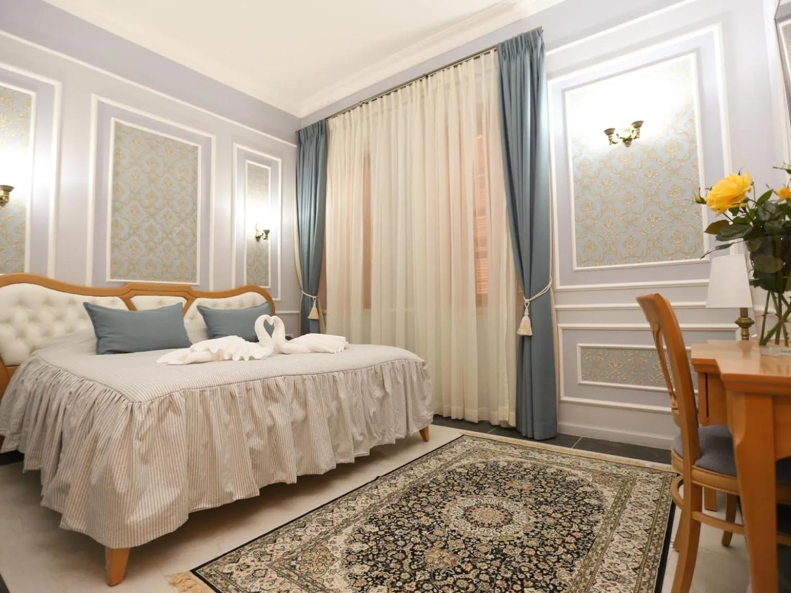 Bed in Sergei Palace Hotel