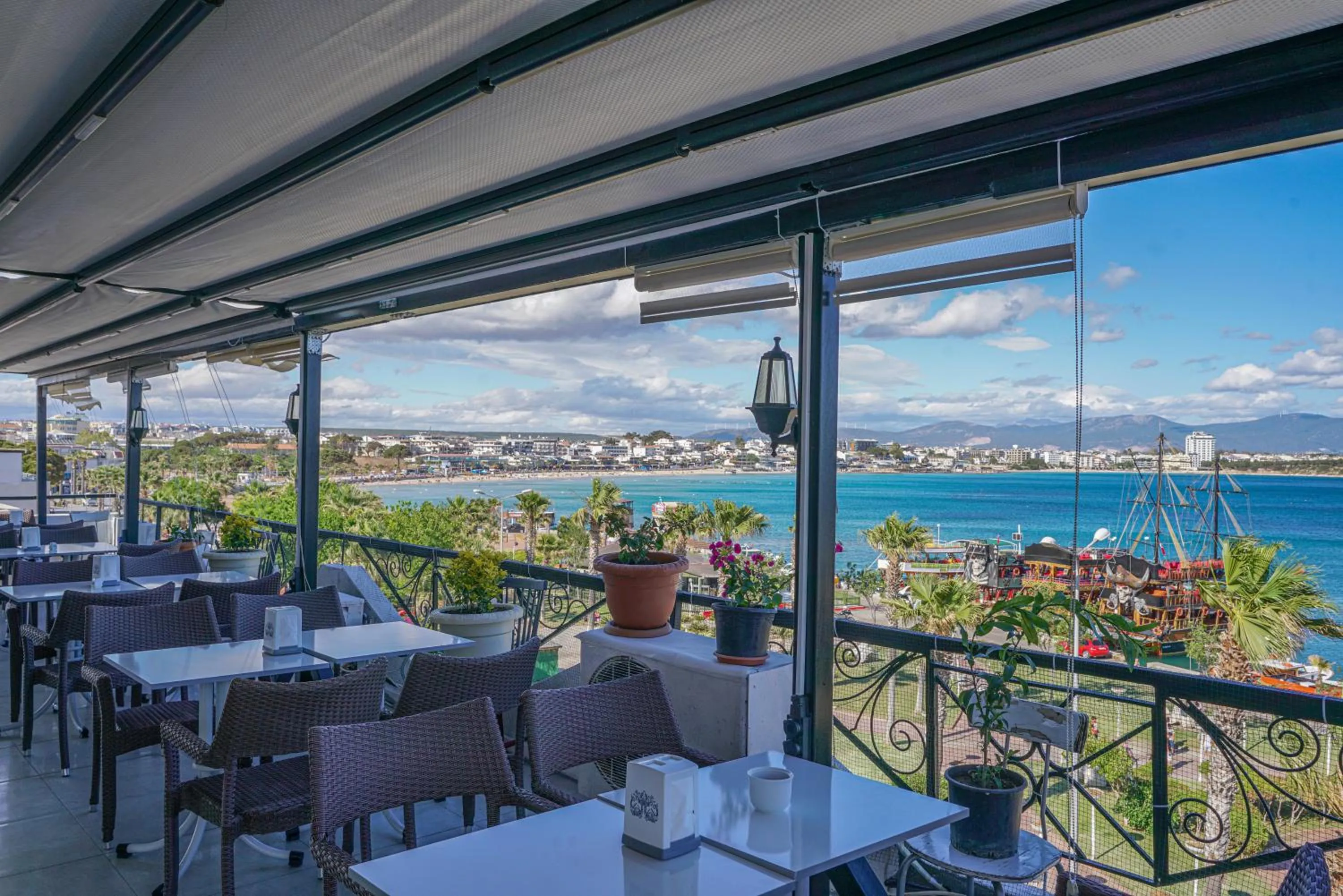 Restaurant/places to eat in Arden Hotel