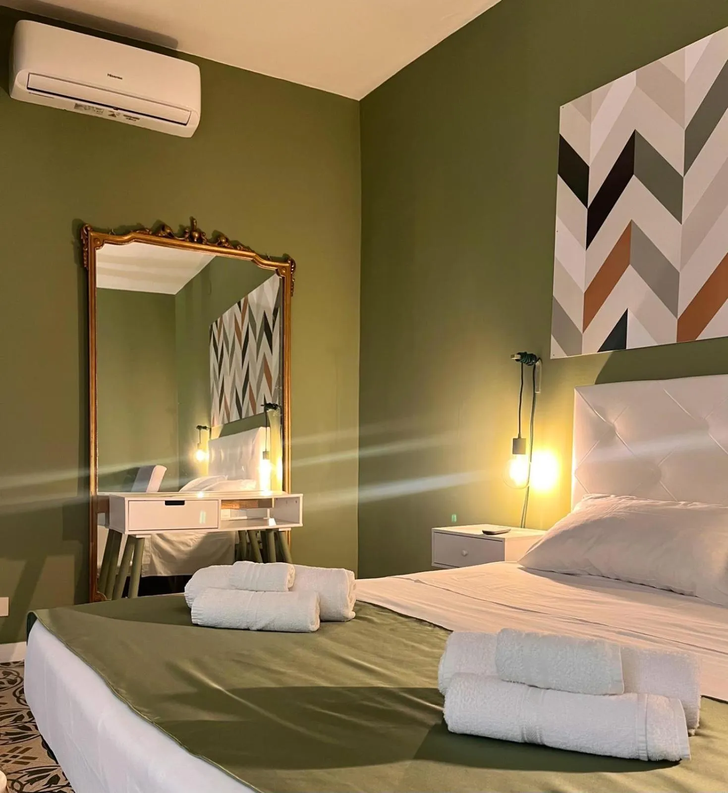 Photo of the whole room, Bed in Palazzo delle Logge