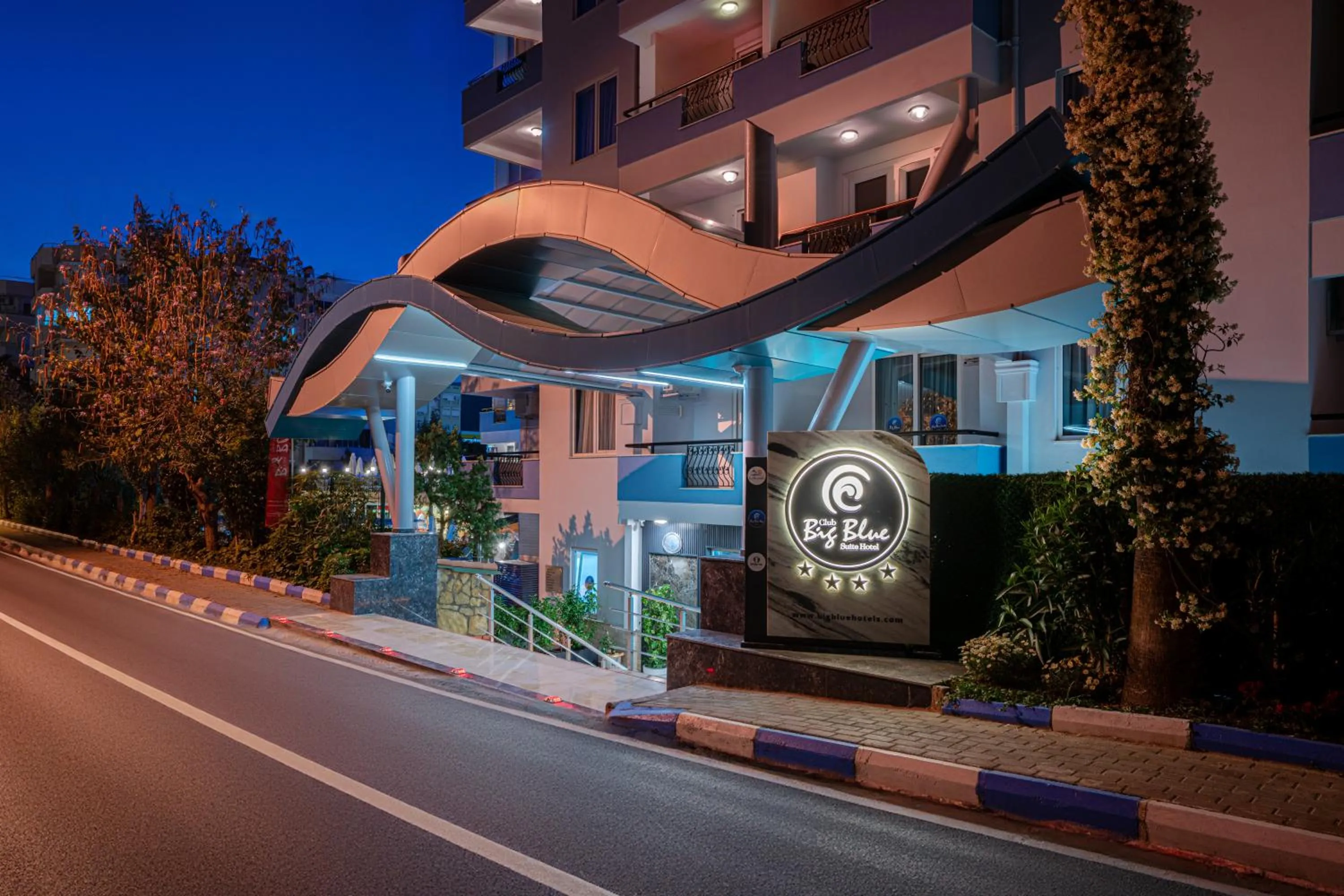 Night in Club Big Blue Suit Hotel - All Inclusive Plus