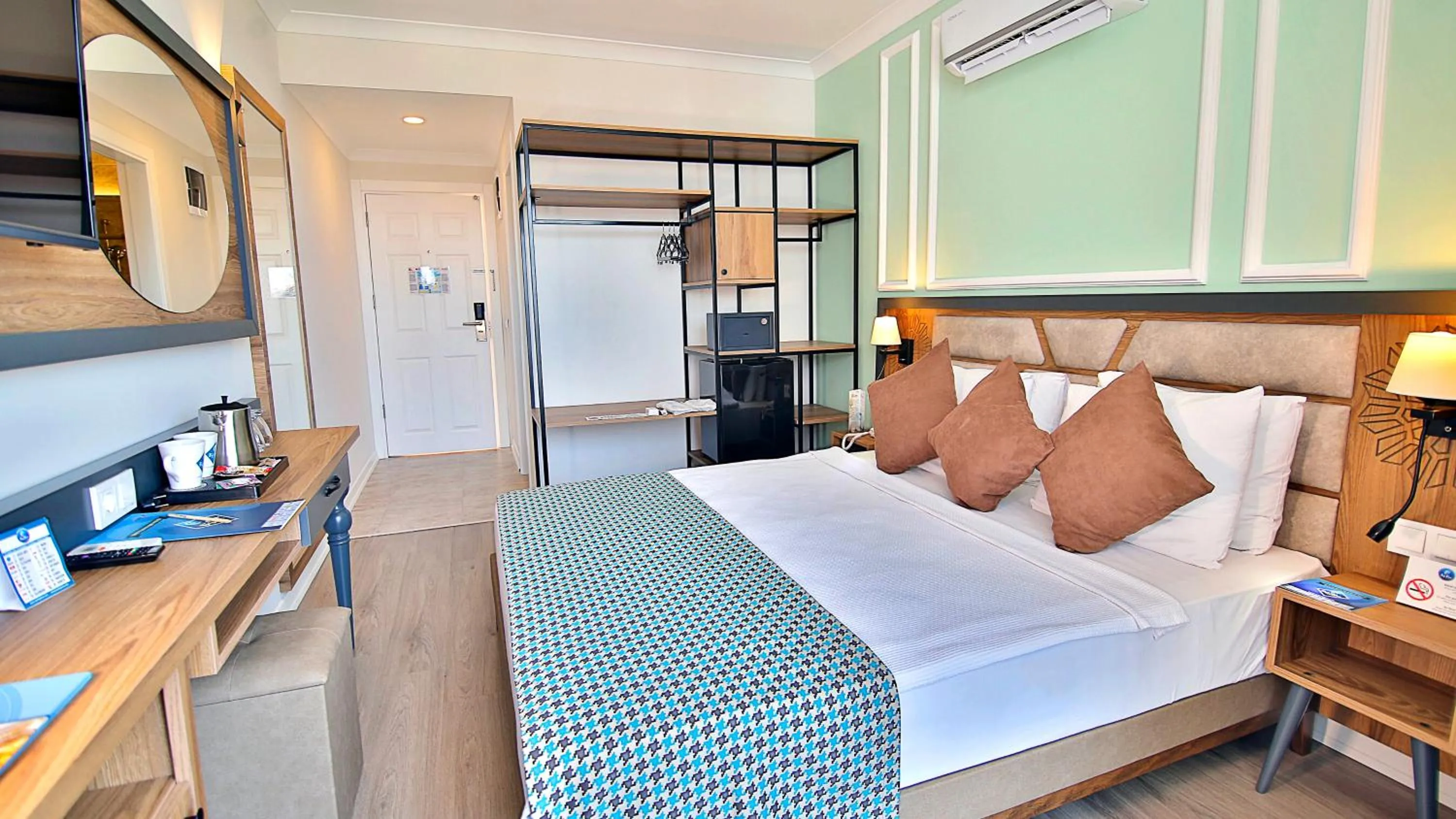 Photo of the whole room, Bed in Club Big Blue Suit Hotel - All Inclusive Plus