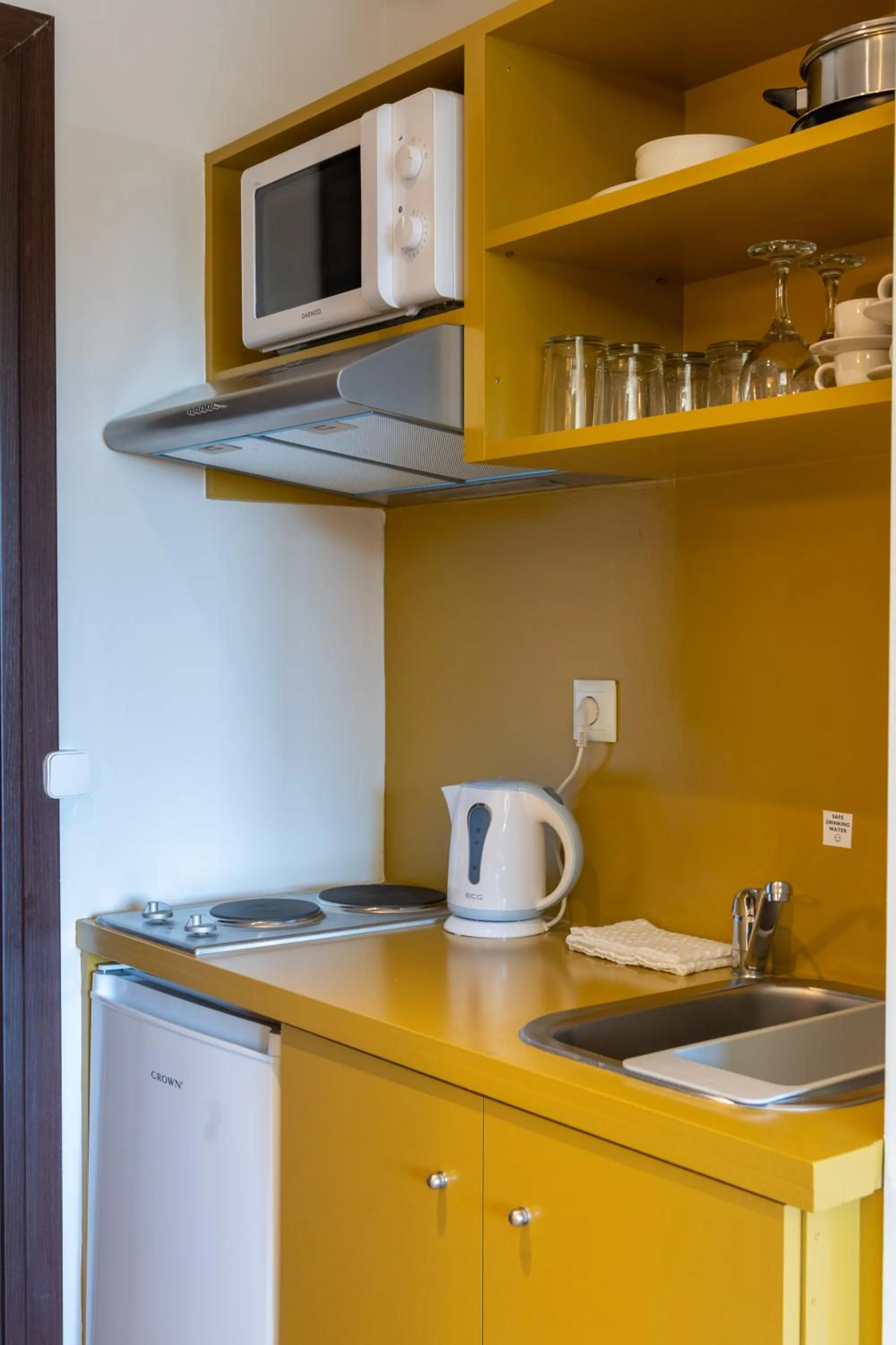 Kitchen or kitchenette in CHROMA Lodge Pikermi