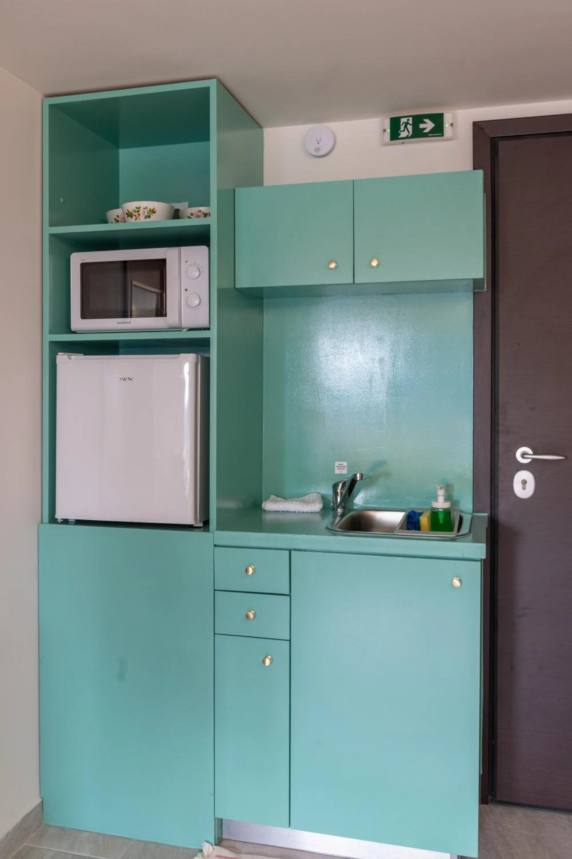 Kitchen or kitchenette in CHROMA Lodge Pikermi