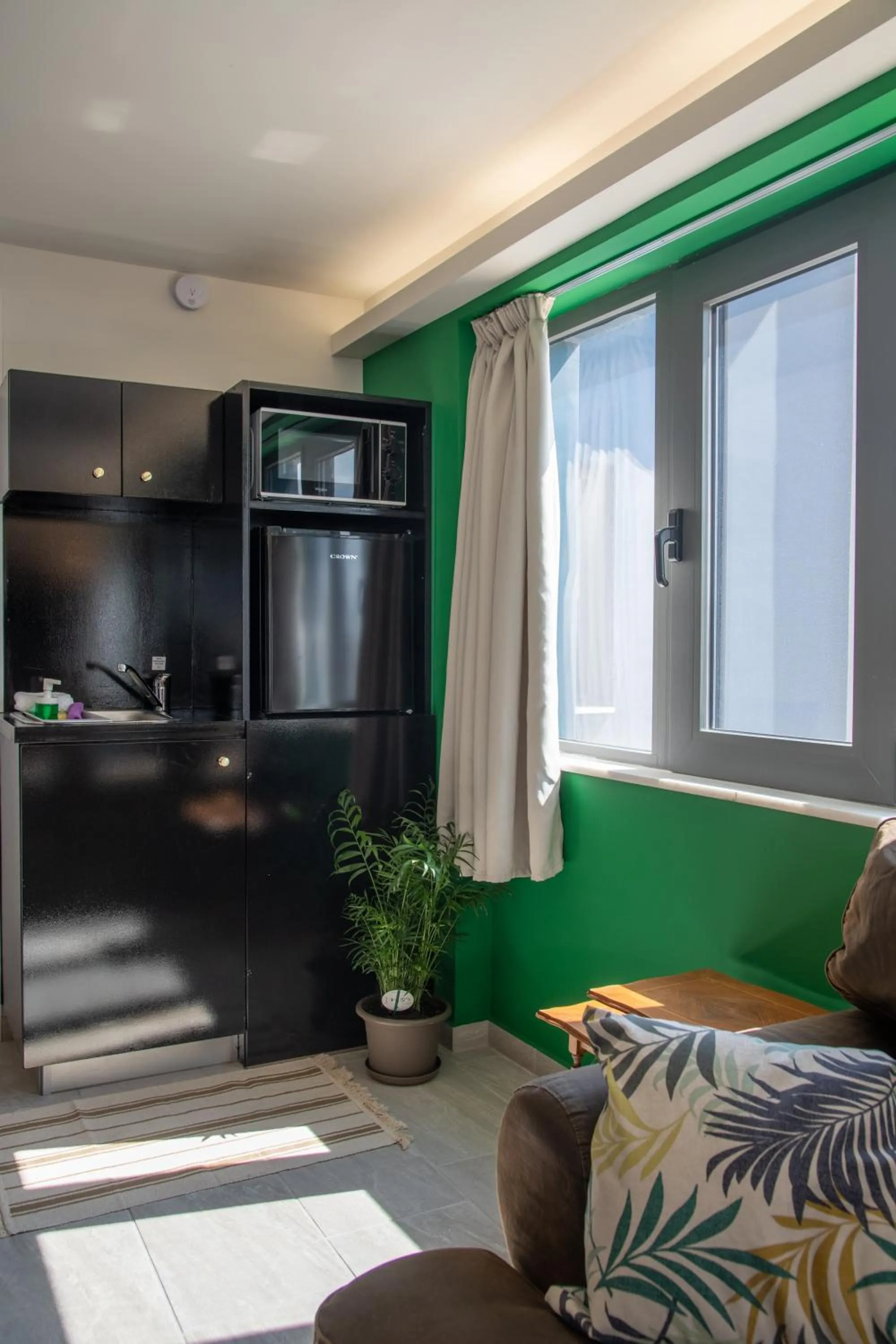 Kitchen or kitchenette in CHROMA Lodge Pikermi