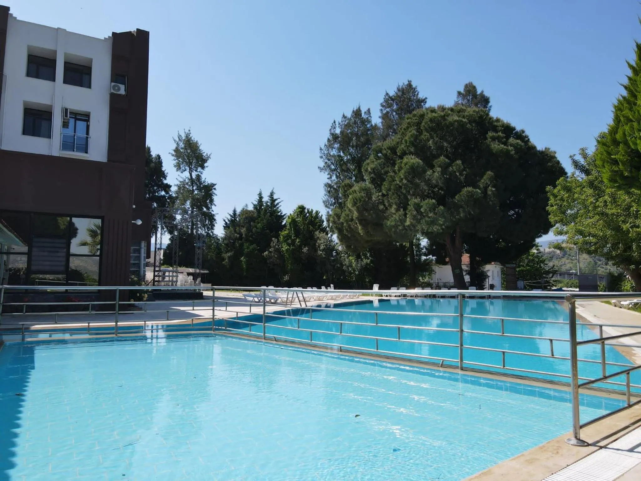 Swimming pool in Ephesus Hitit Hotel restaurant