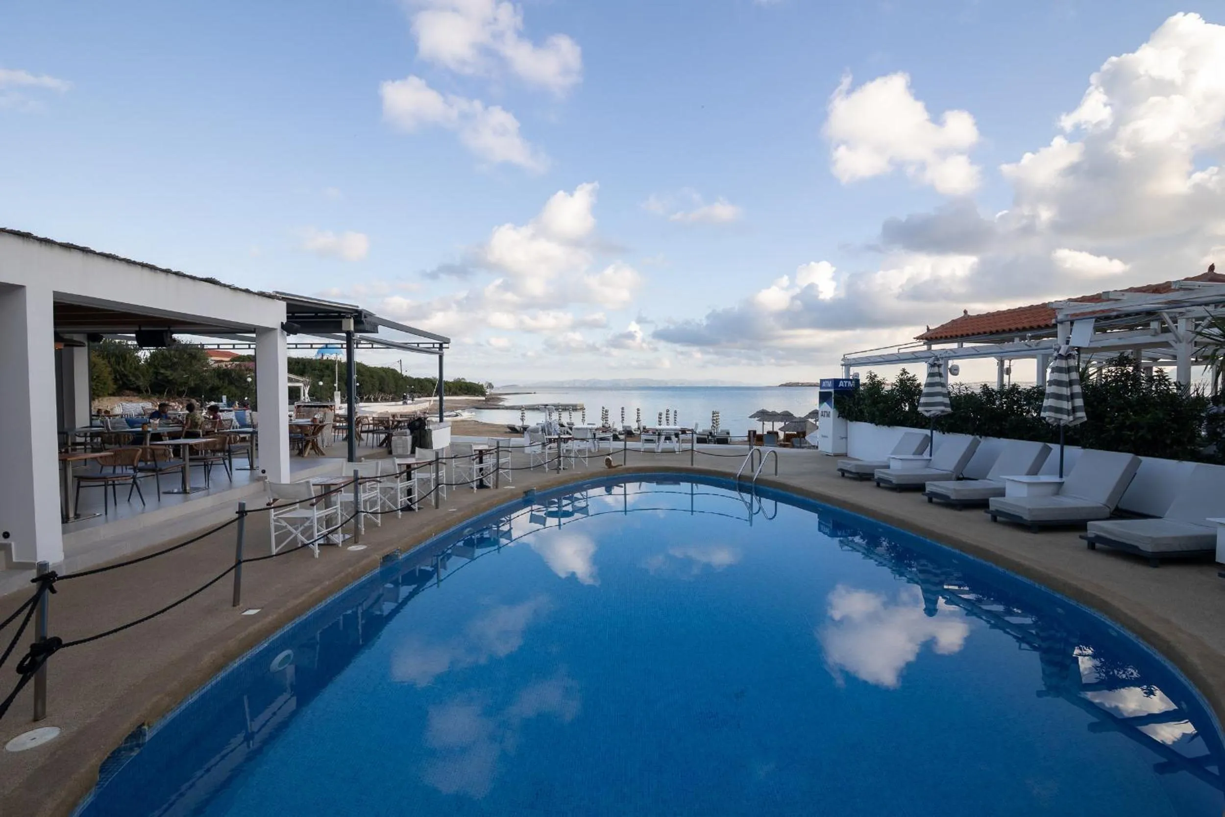 Restaurant/places to eat in Oasis Beach Hotel