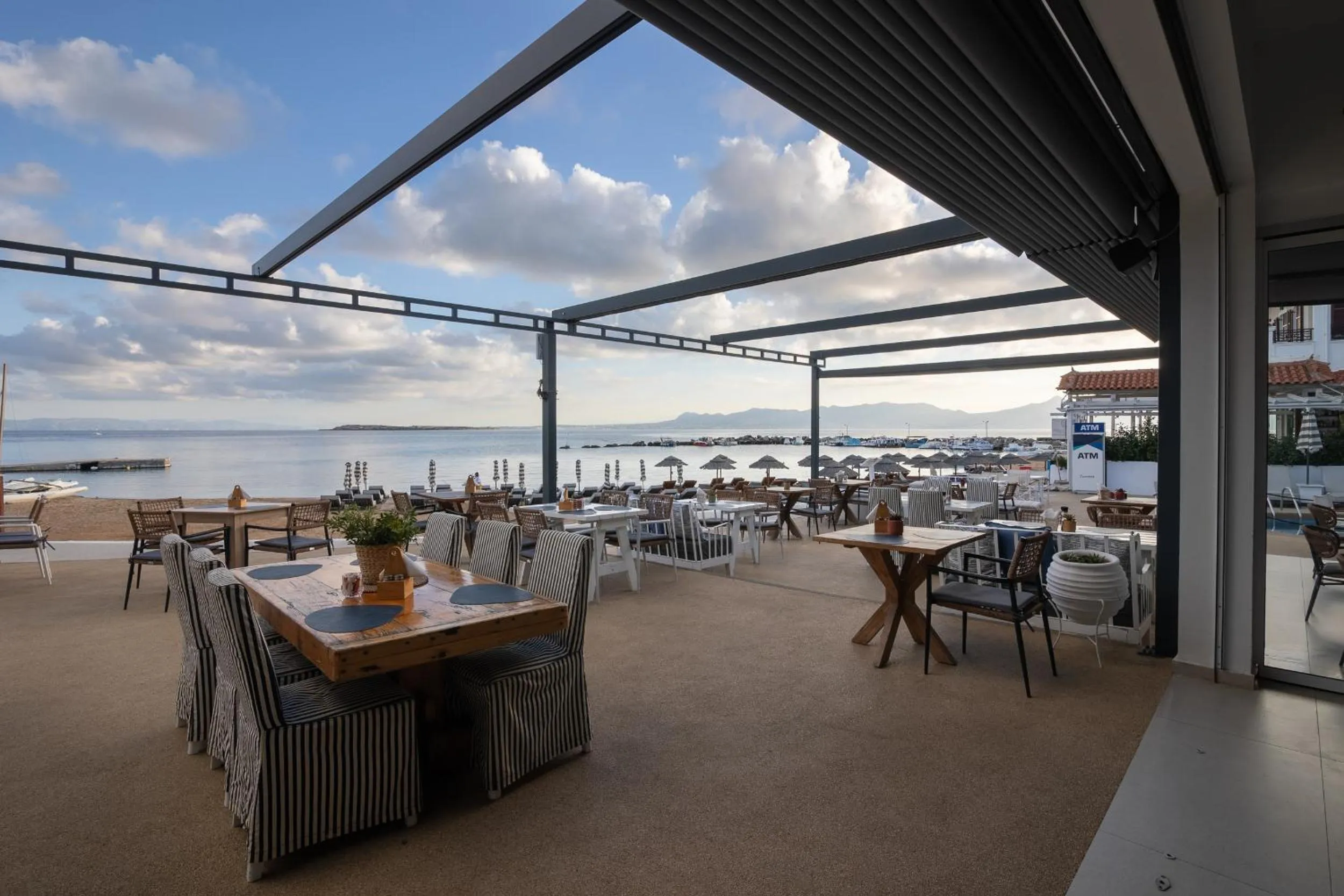 Restaurant/places to eat in Oasis Beach Hotel