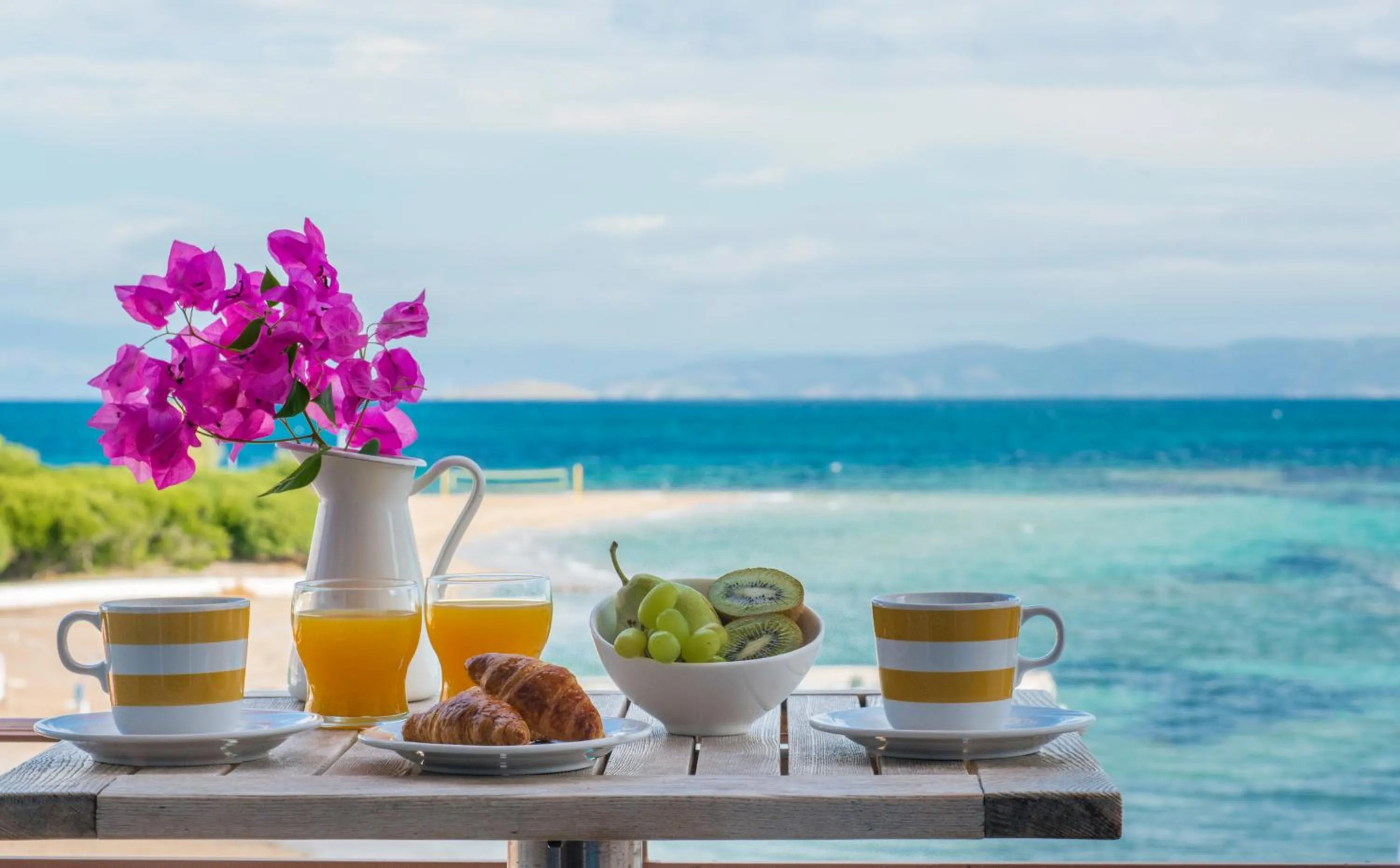 Restaurant/places to eat in Oasis Beach Hotel