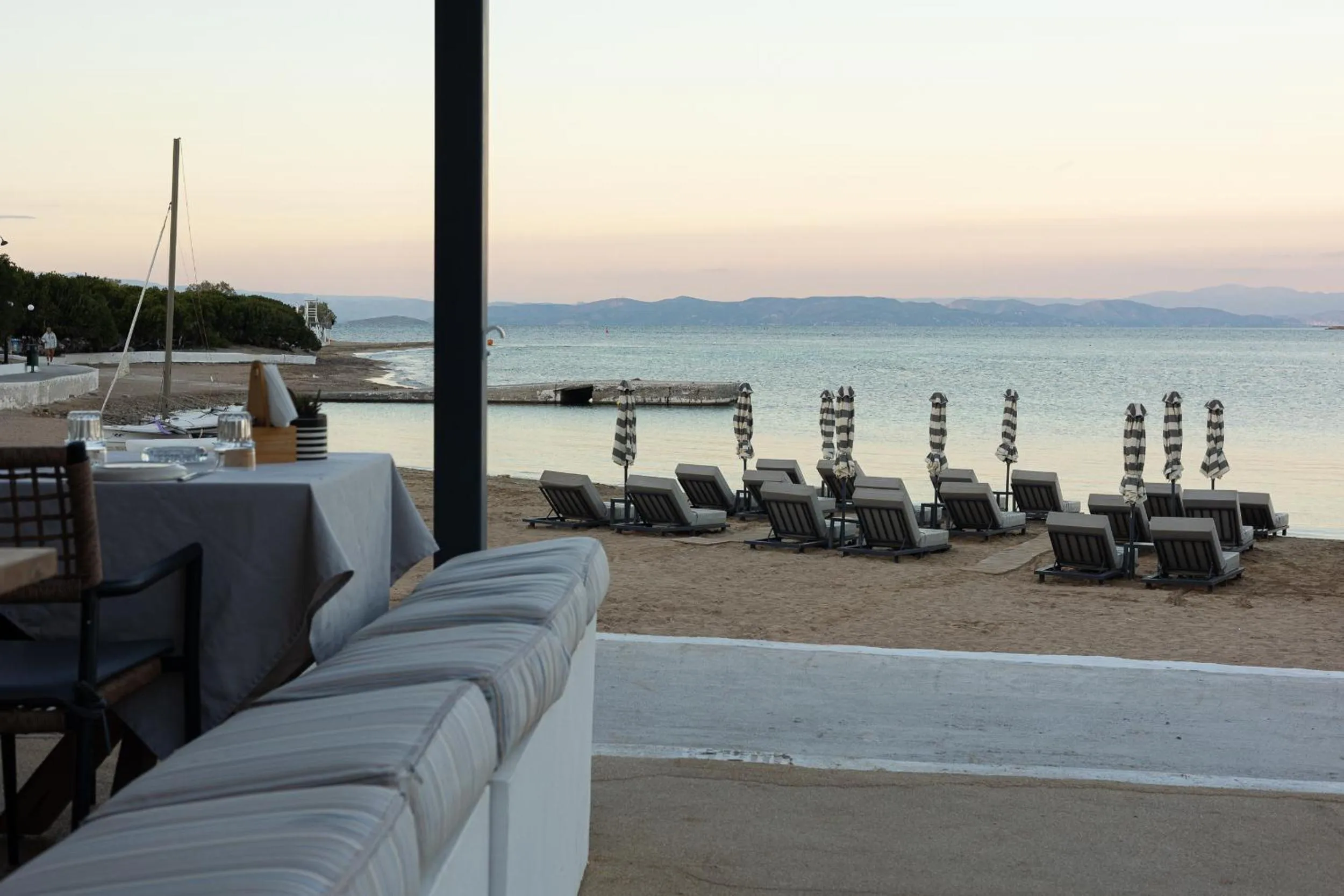 Restaurant/places to eat in Oasis Beach Hotel