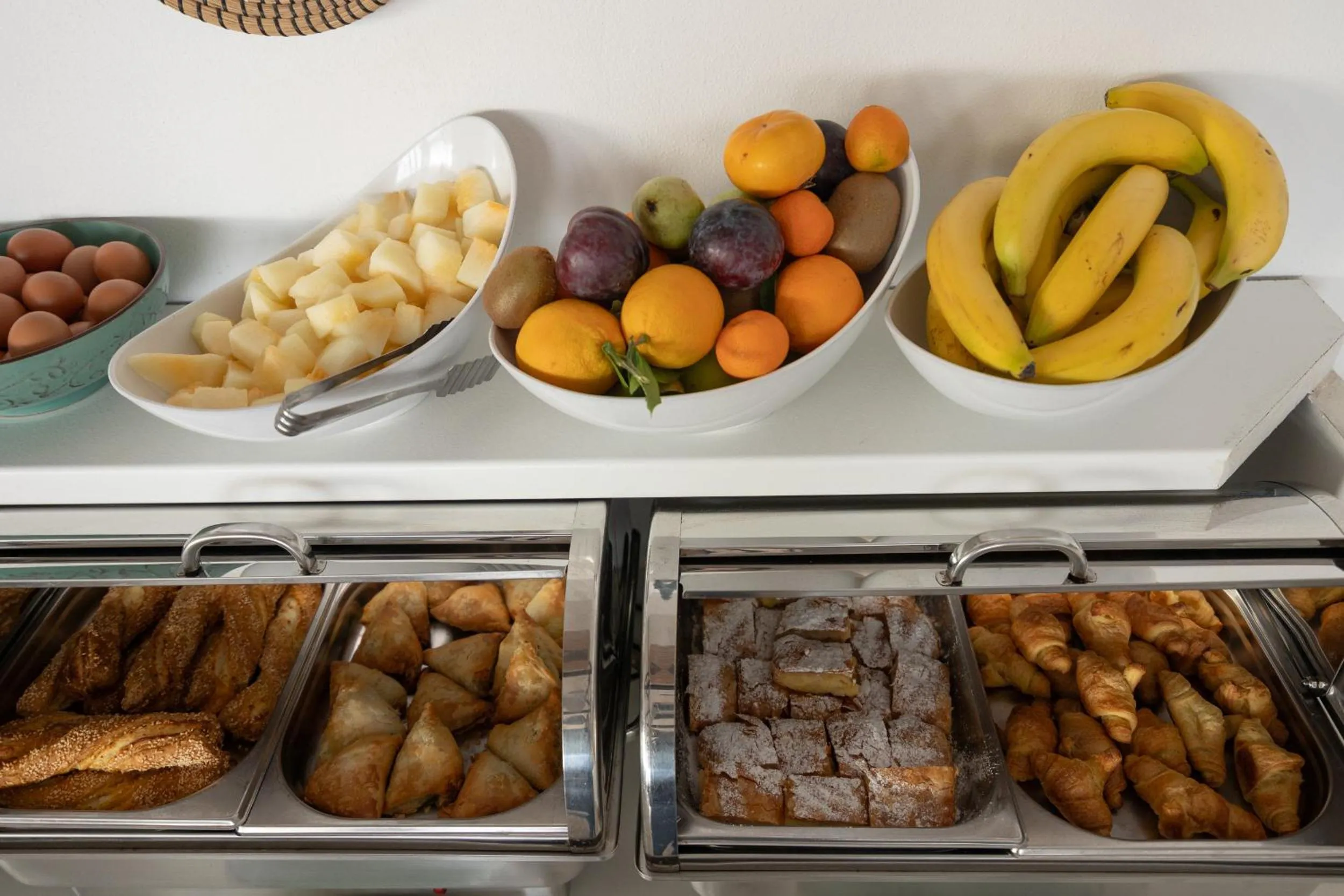 Restaurant/places to eat in Oasis Beach Hotel